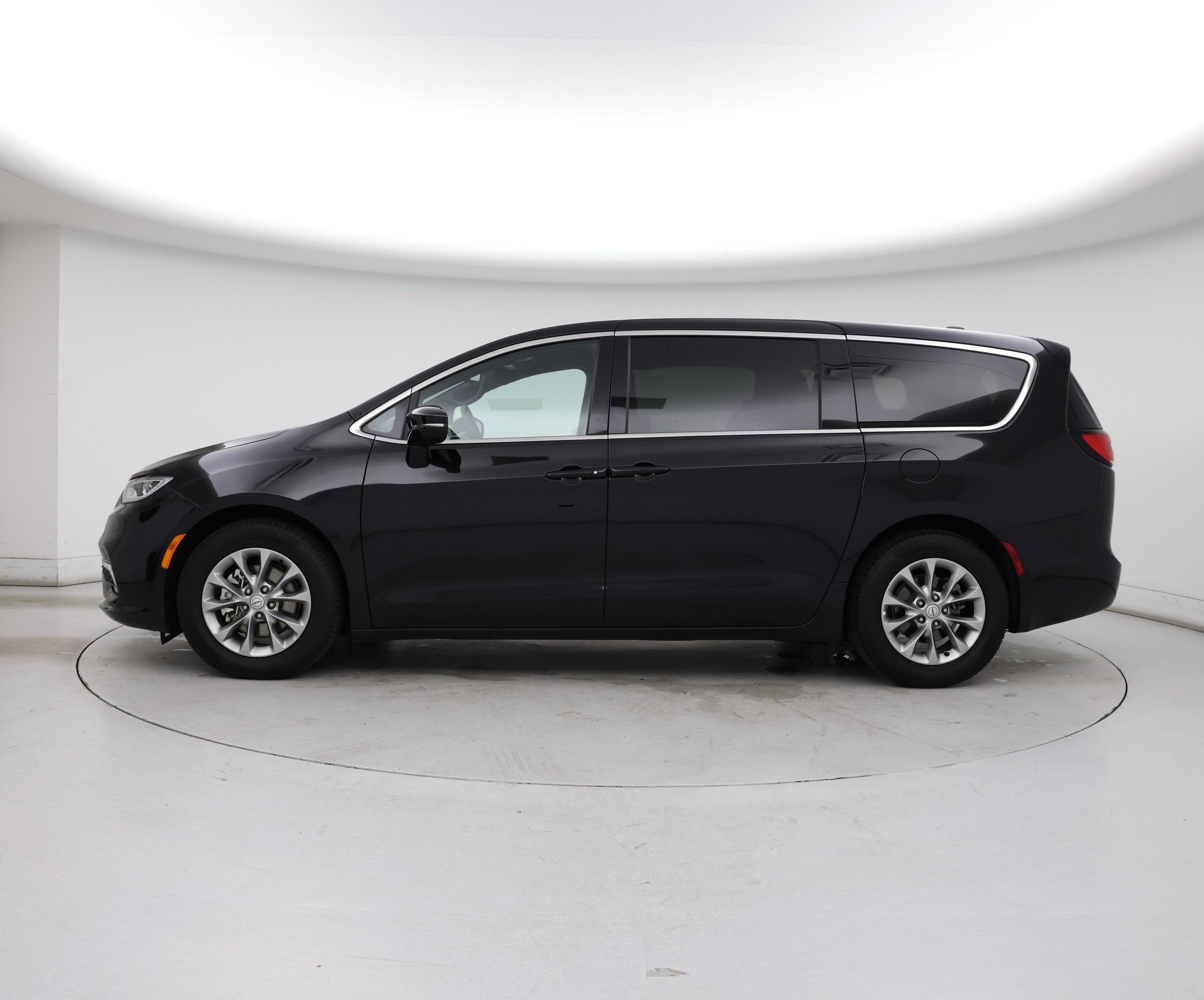 Thumbnail: 2026 Chrysler Pacifica - 3