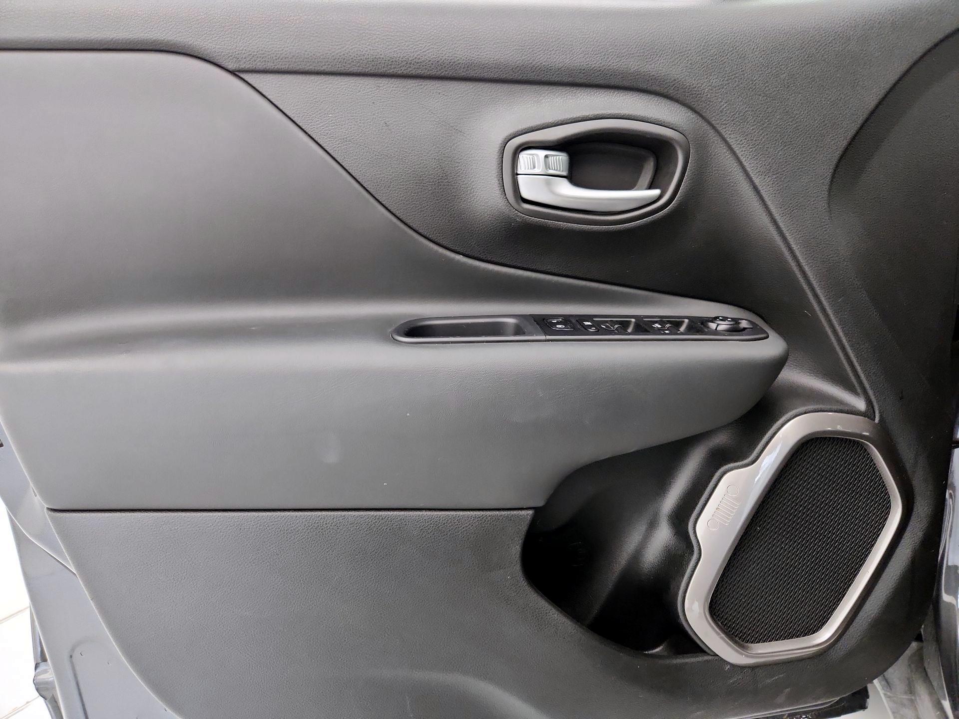 Thumbnail: 2022 Jeep Renegade - 12