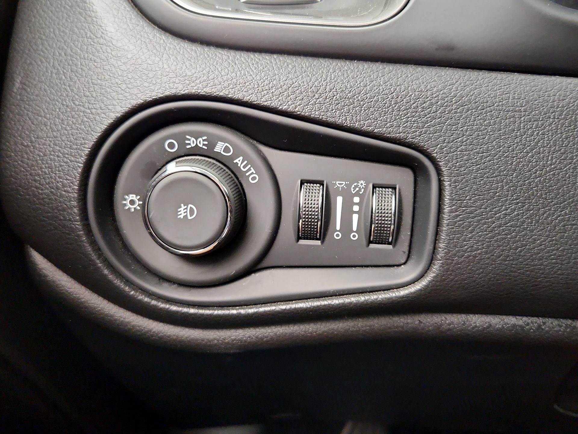 Thumbnail: 2022 Jeep Renegade - 13