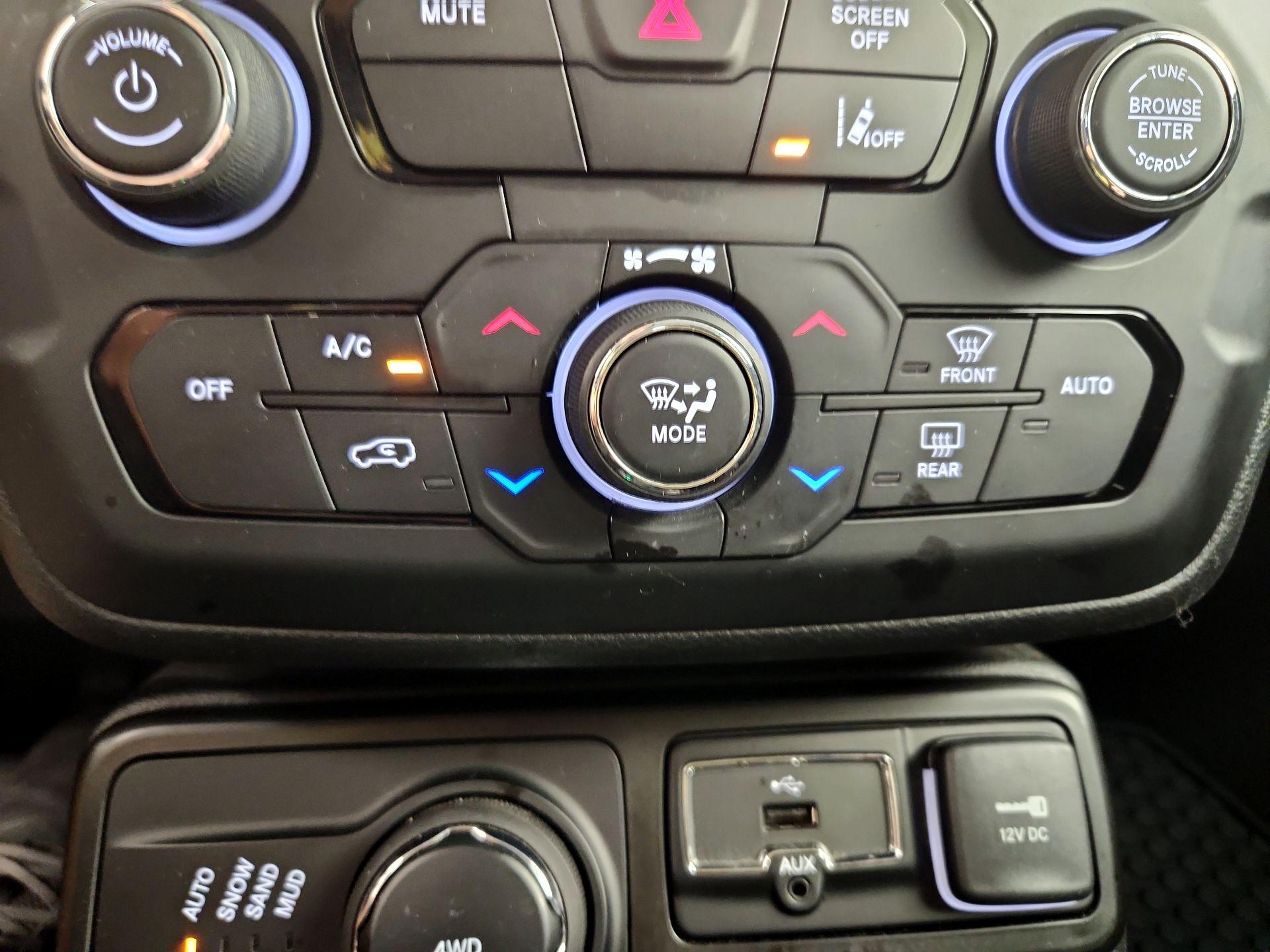 Thumbnail: 2022 Jeep Renegade - 17