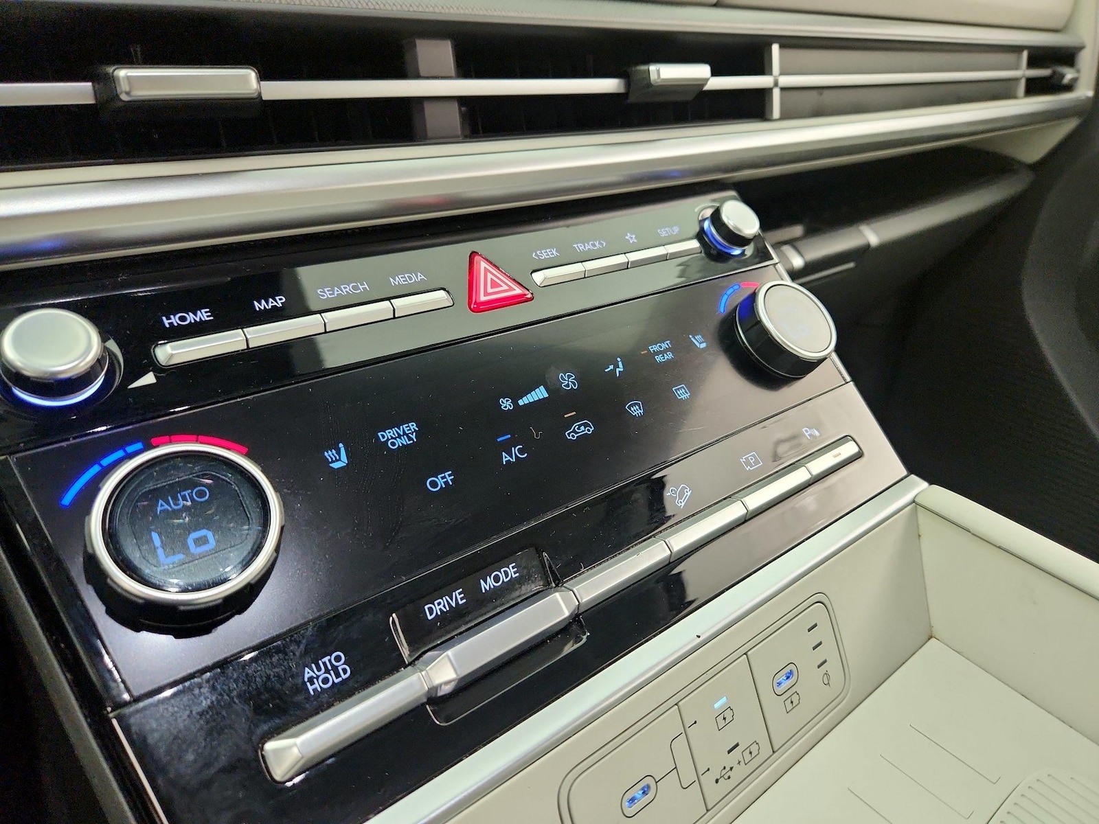 2025 Hyundai Santa Fe SEL - Photo 17