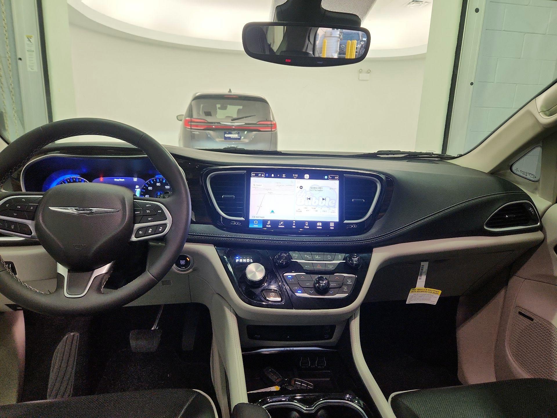 Thumbnail: 2023 Chrysler Pacifica - 9
