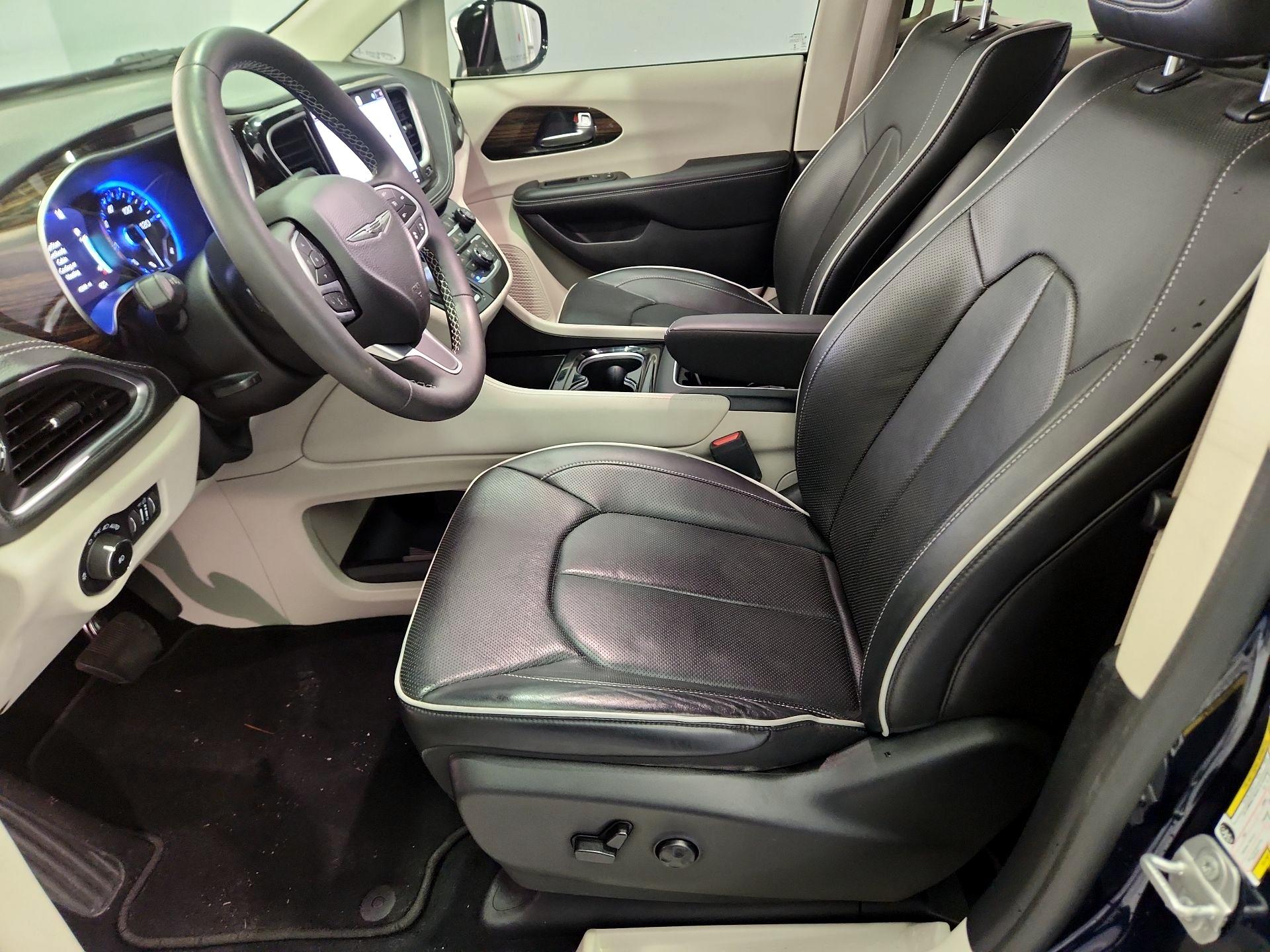 Thumbnail: 2023 Chrysler Pacifica - 11