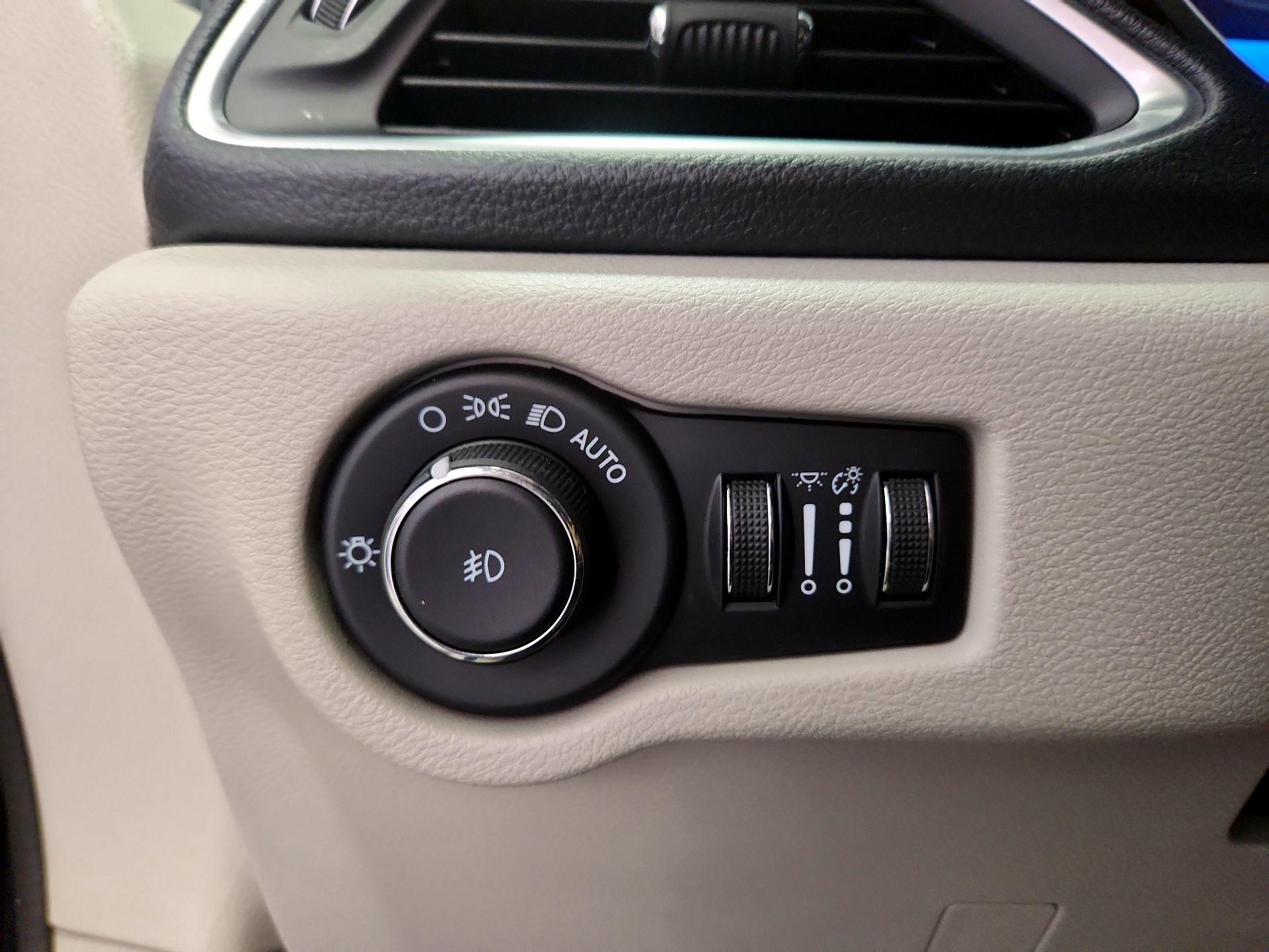 Thumbnail: 2023 Chrysler Pacifica - 13