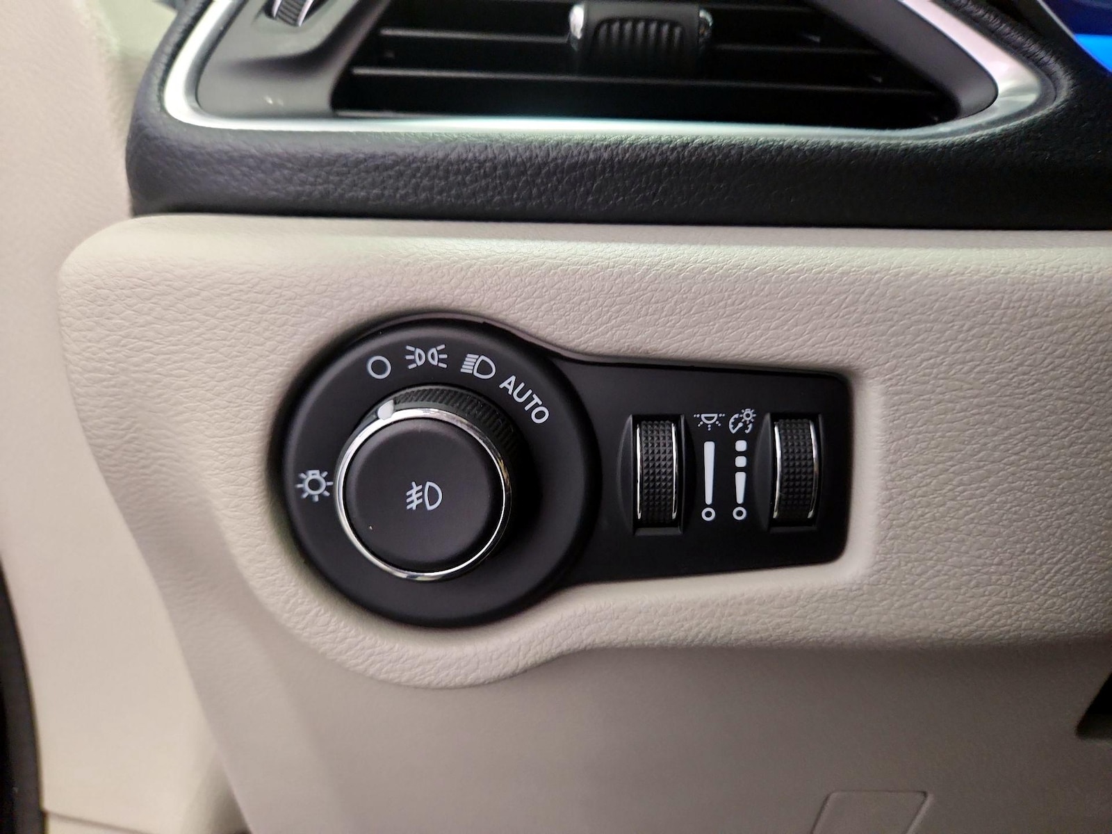 2023 Chrysler Pacifica Limited - Photo 14