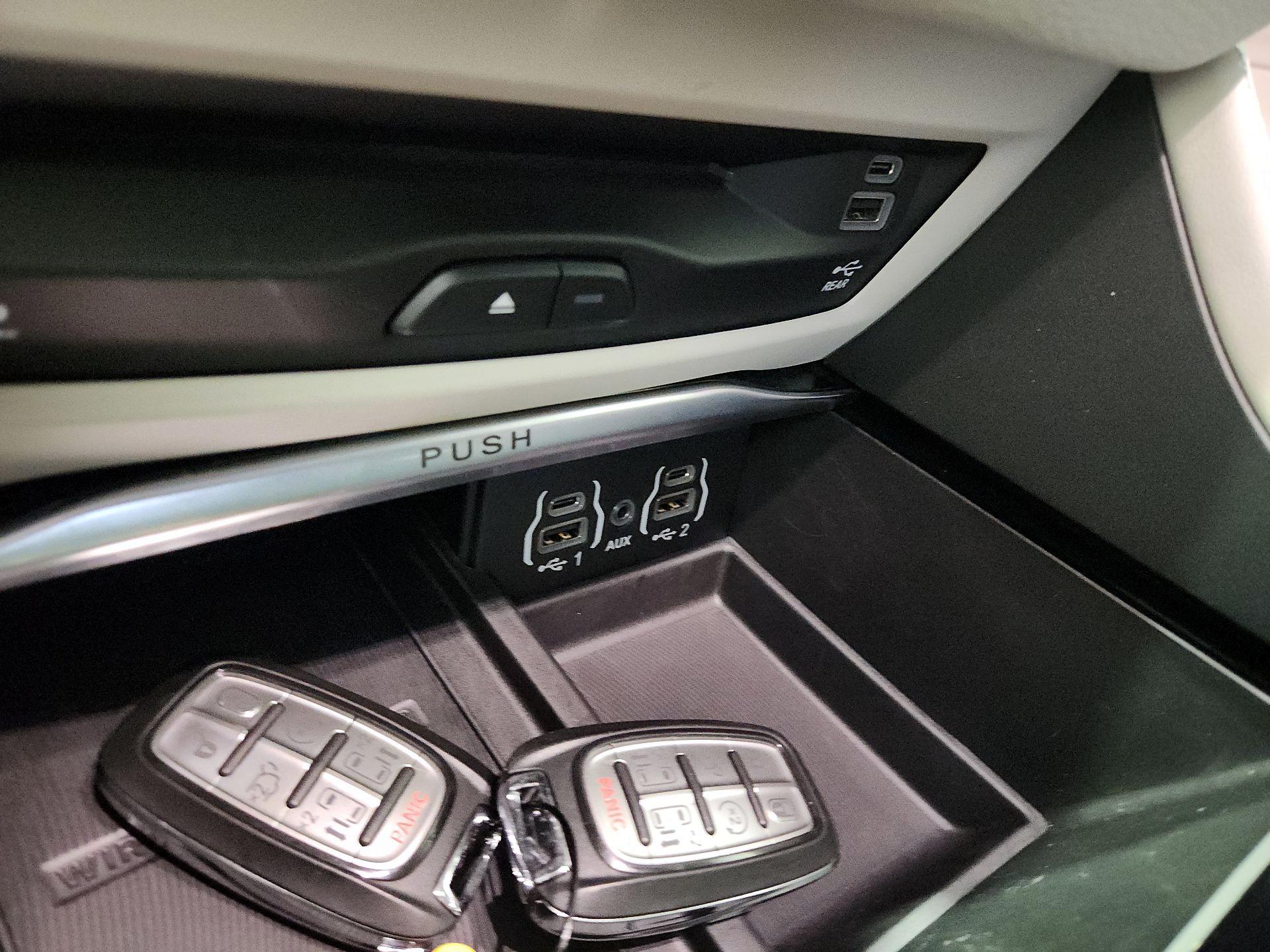 Thumbnail: 2023 Chrysler Pacifica - 18