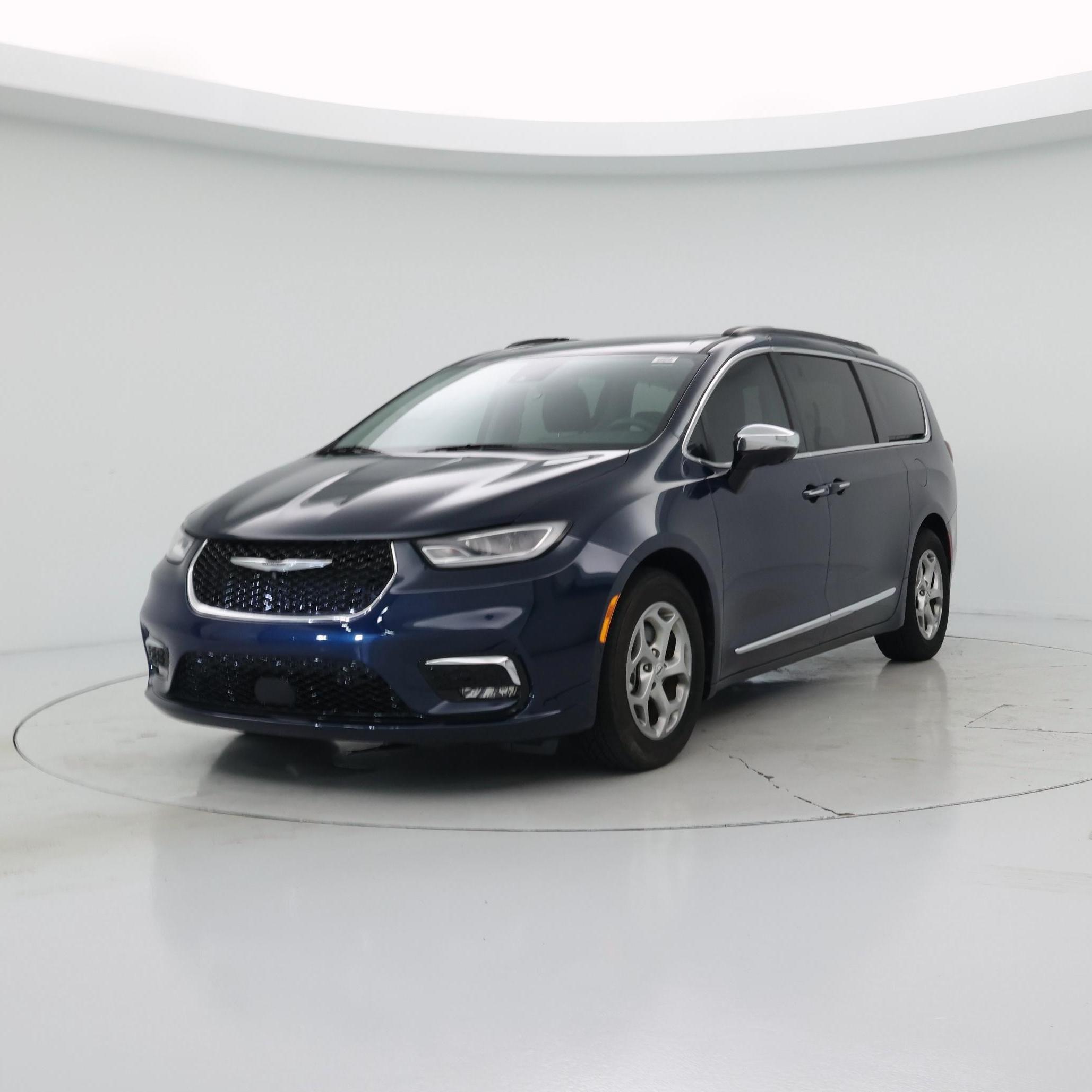 Thumbnail: 2023 Chrysler Pacifica - 4