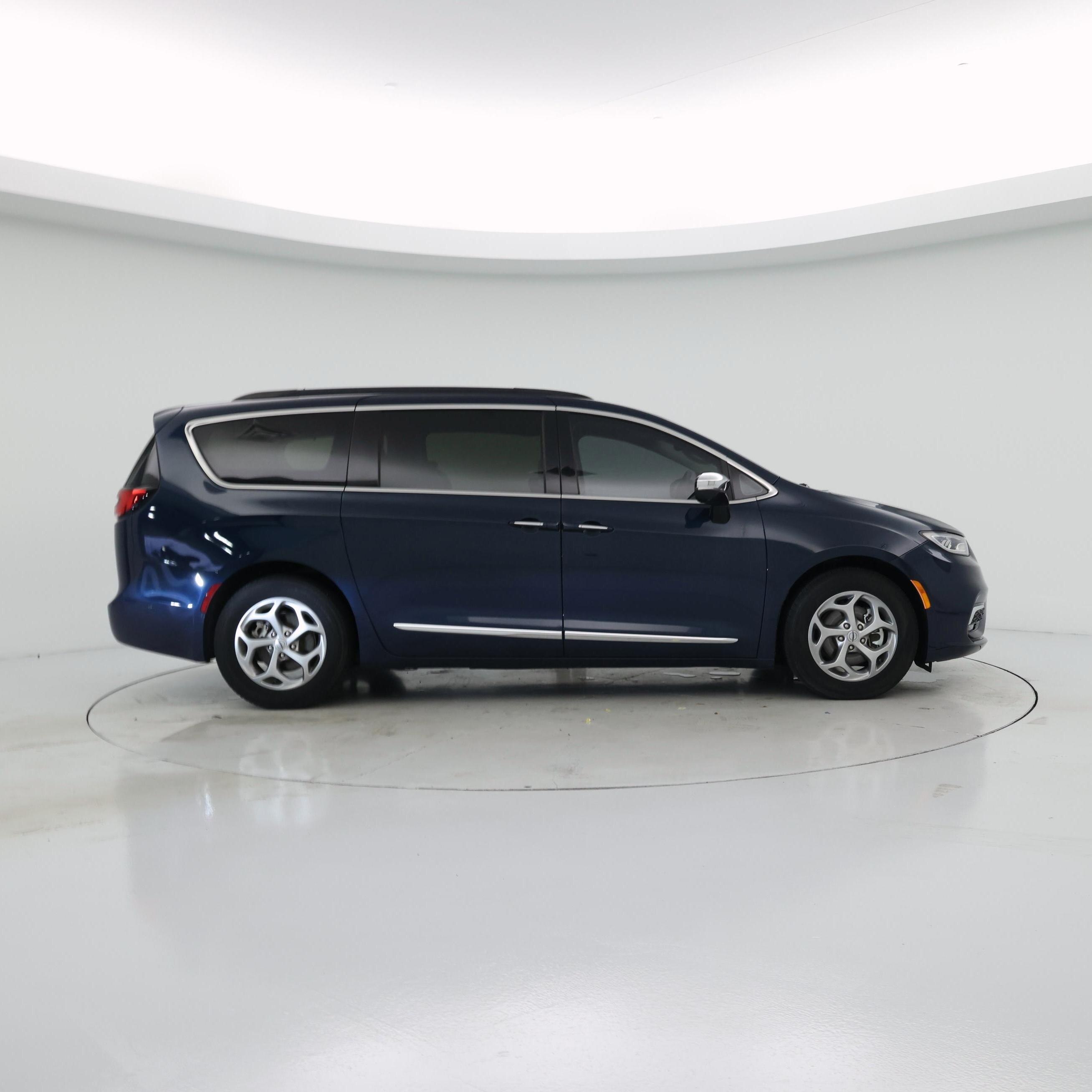 Thumbnail: 2023 Chrysler Pacifica - 7