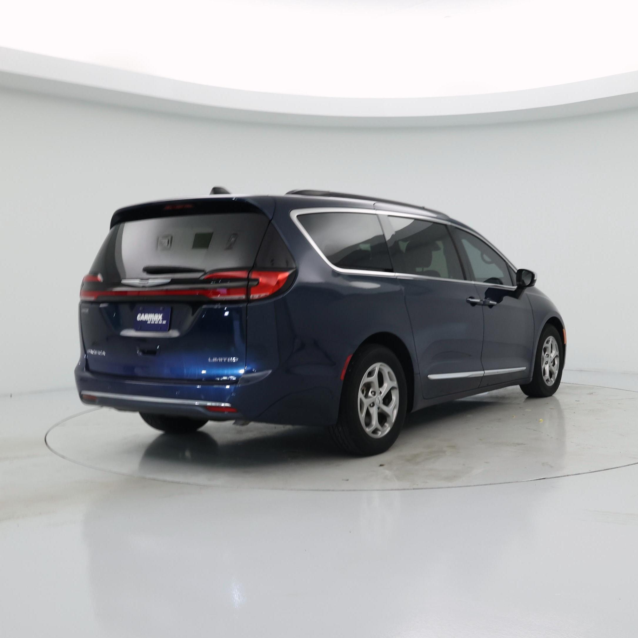 Thumbnail: 2023 Chrysler Pacifica - 8