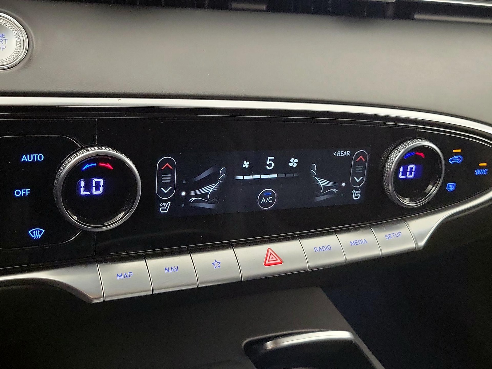 2025 GENESIS GV70 Standard - Photo 18