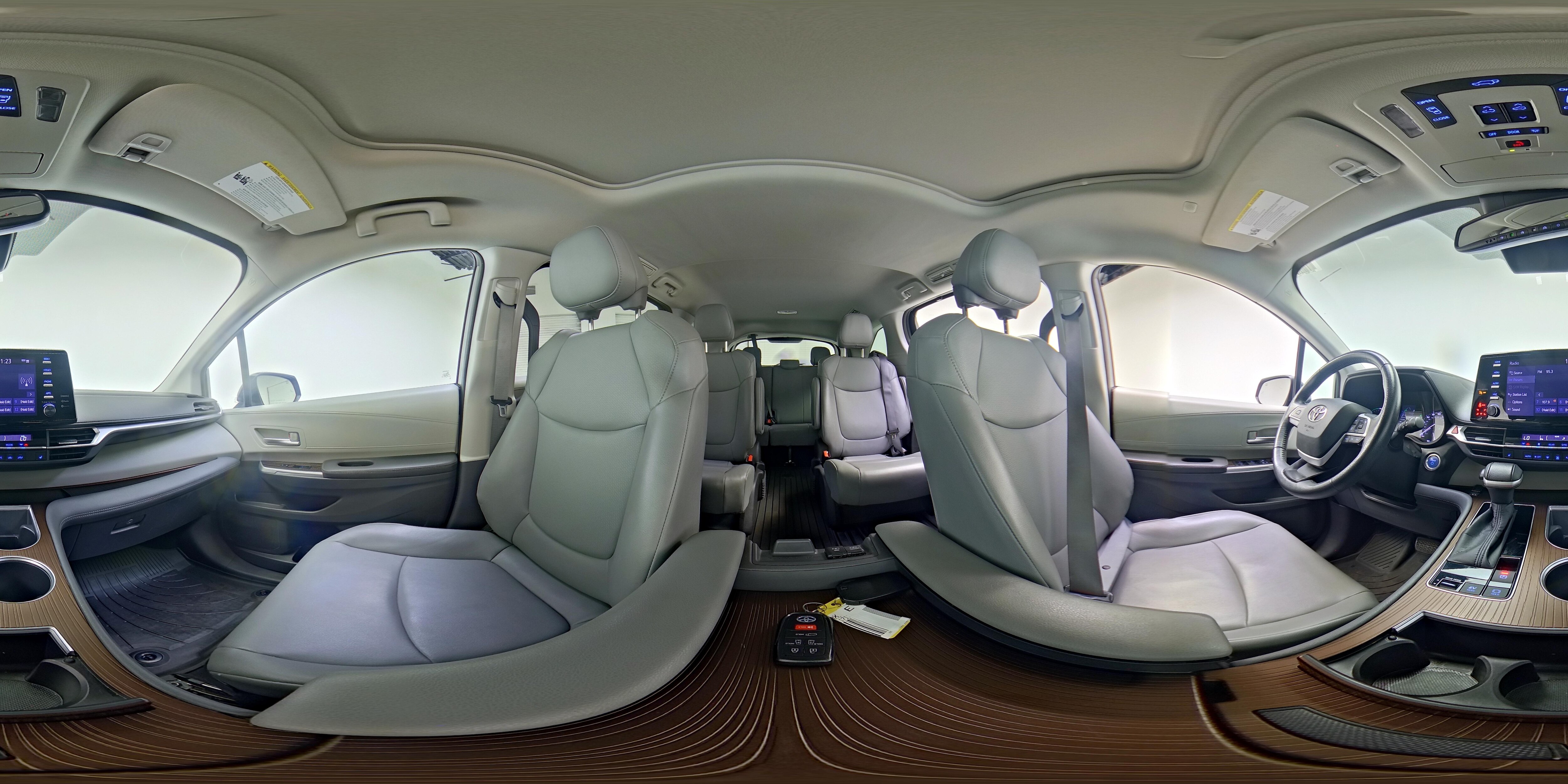 2022 Toyota Sienna XLE - Photo 25