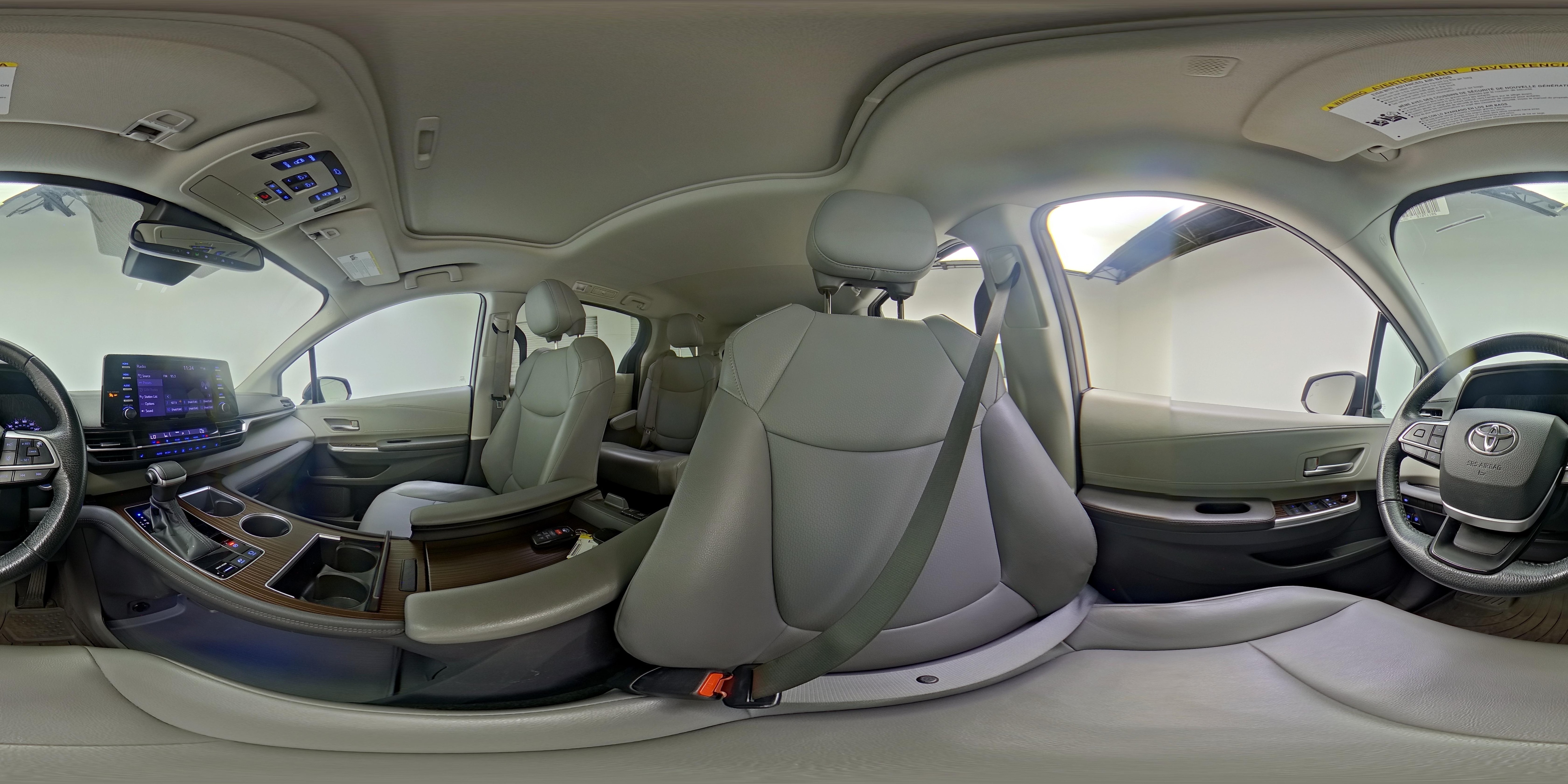 2022 Toyota Sienna XLE - Photo 27