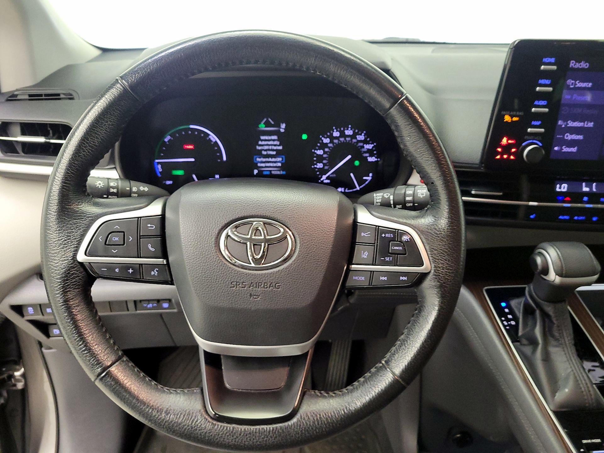 Thumbnail: 2022 Toyota Sienna - 10