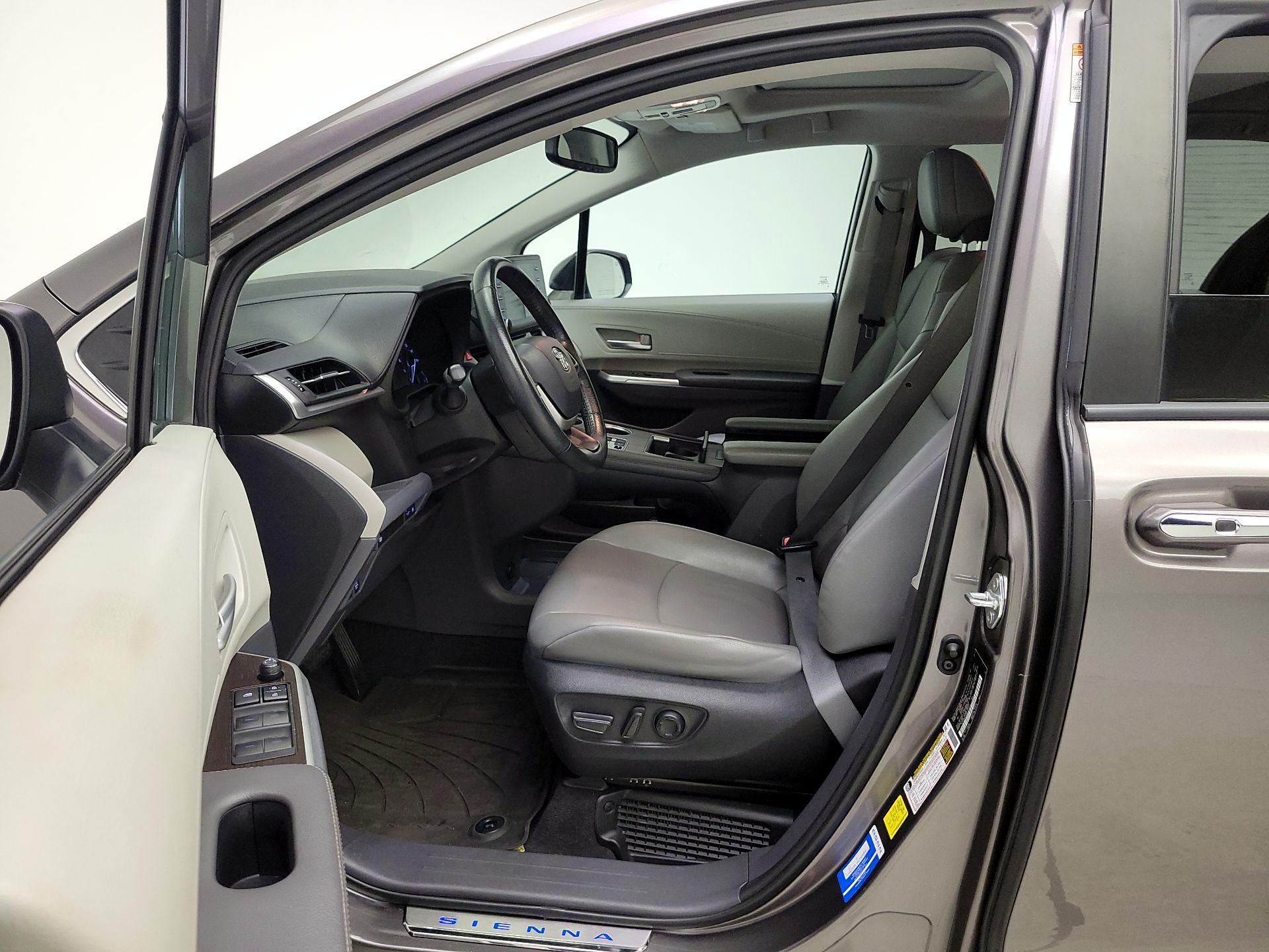 Thumbnail: 2022 Toyota Sienna - 11