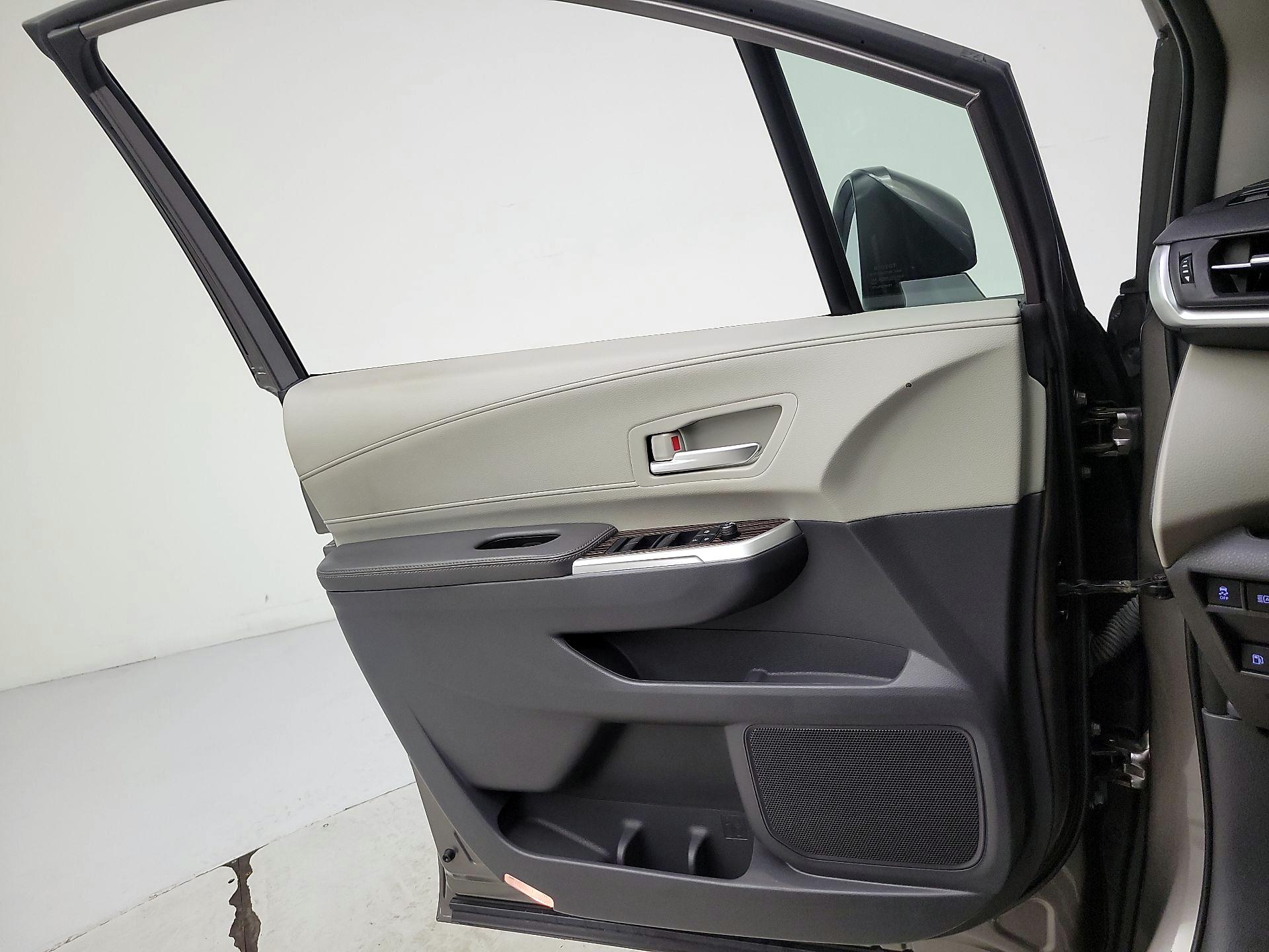 Thumbnail: 2022 Toyota Sienna - 12