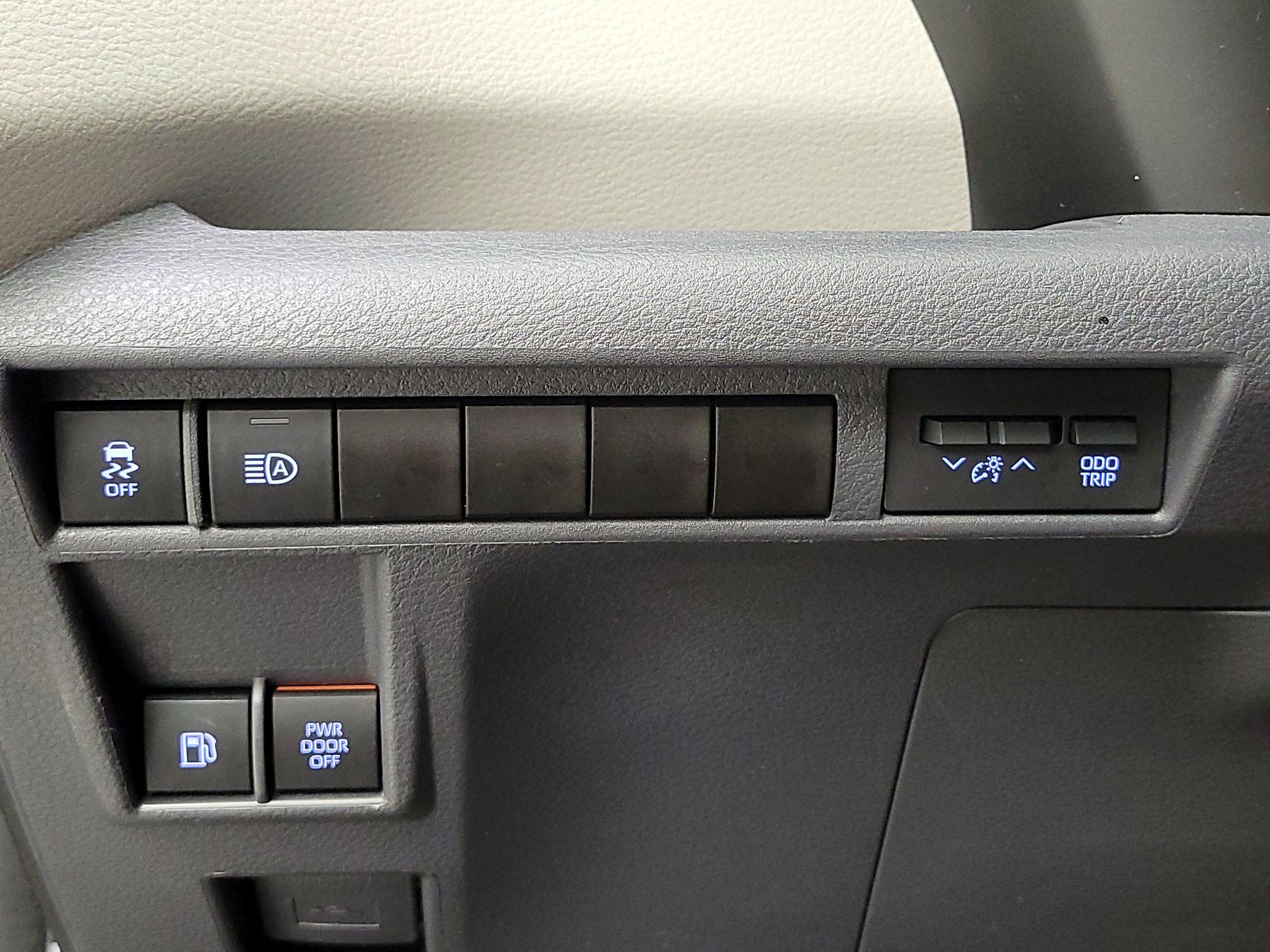 Thumbnail: 2022 Toyota Sienna - 13