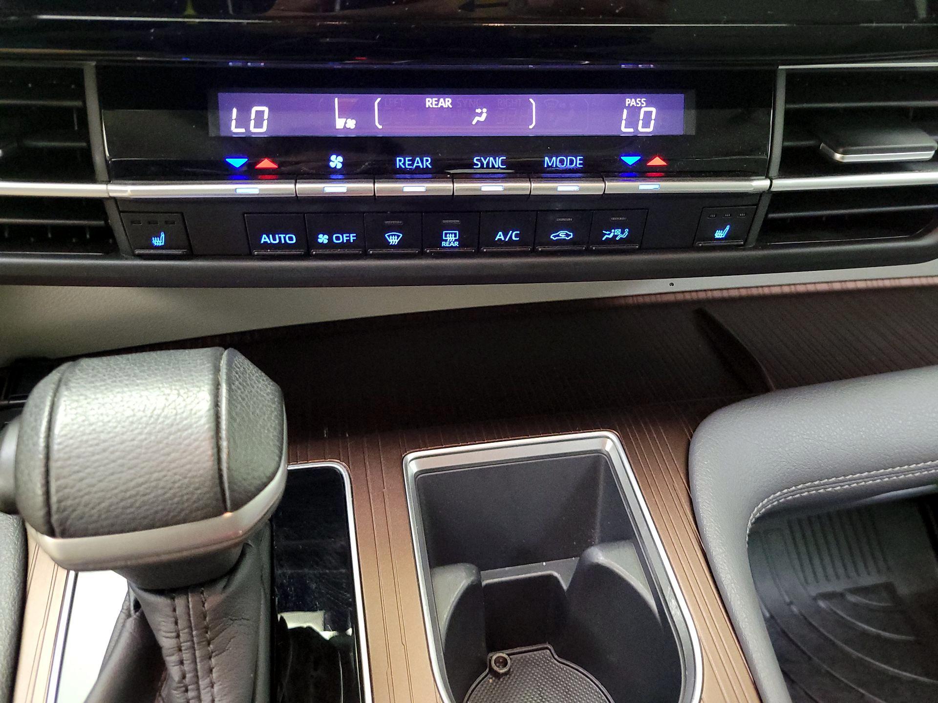 Thumbnail: 2022 Toyota Sienna - 16