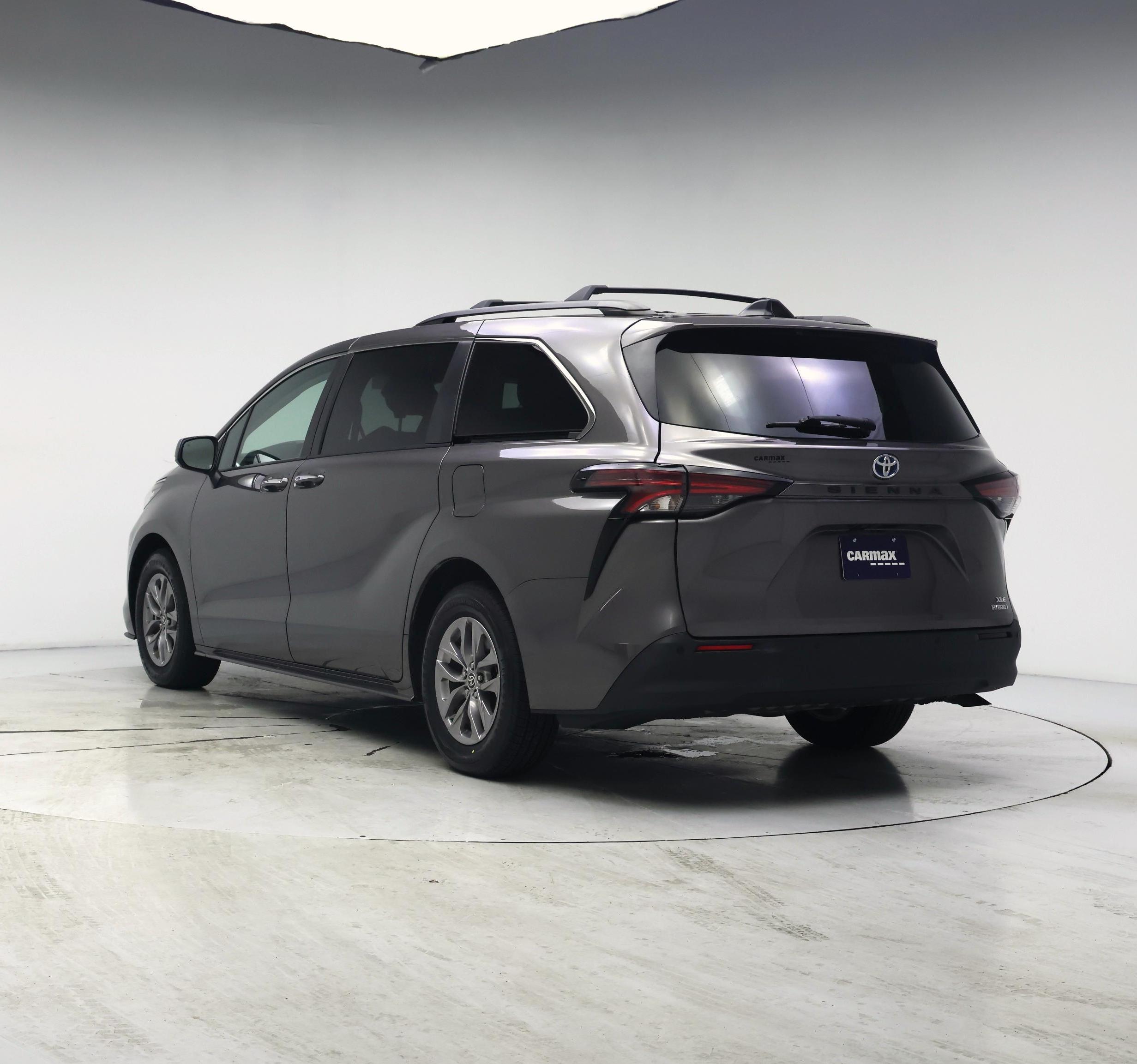 Thumbnail: 2022 Toyota Sienna - 2