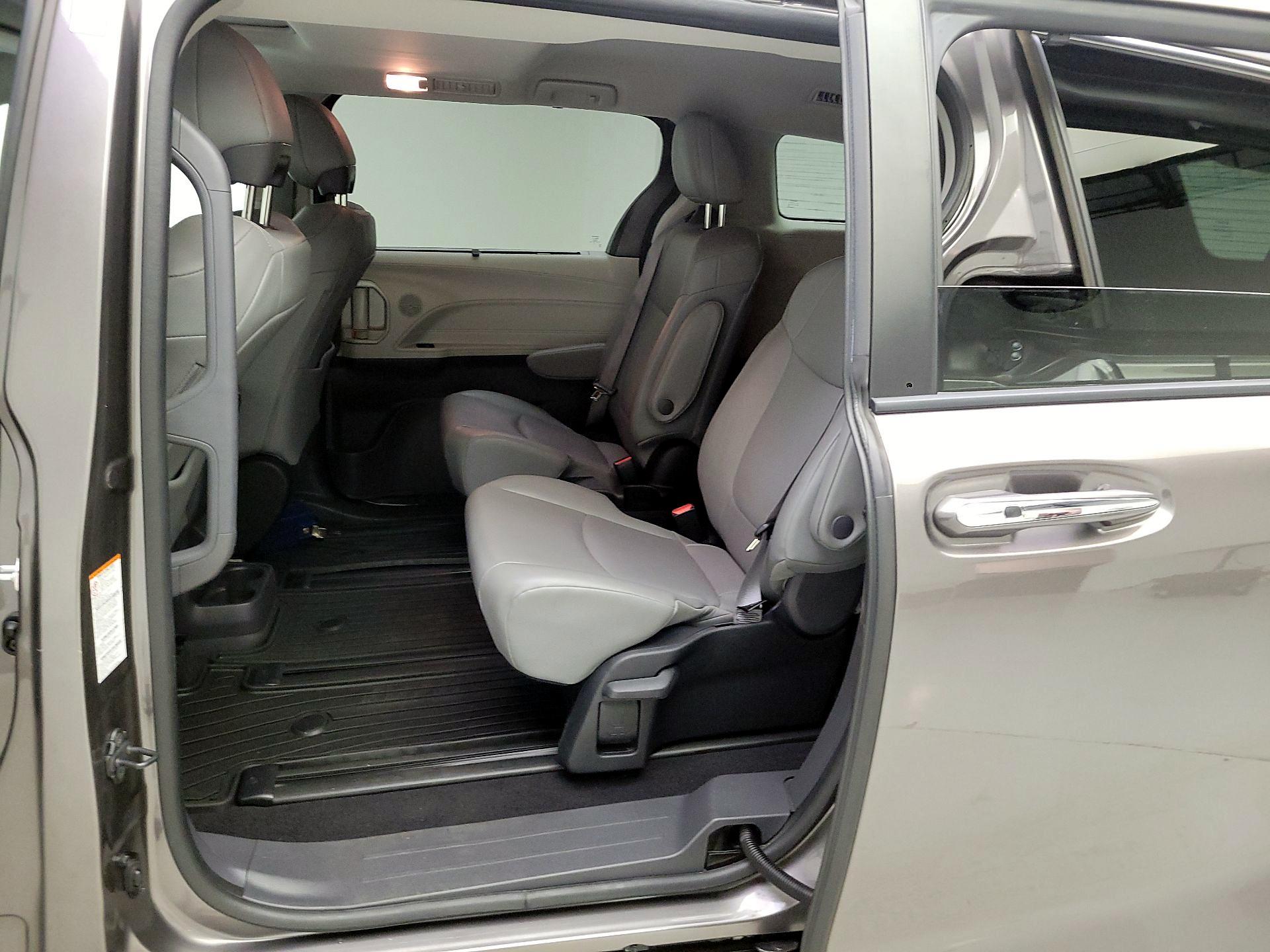 Thumbnail: 2022 Toyota Sienna - 20