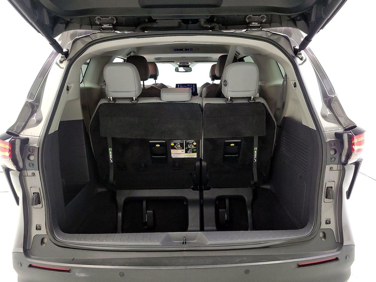 2022 Toyota Sienna XLE - Photo 22