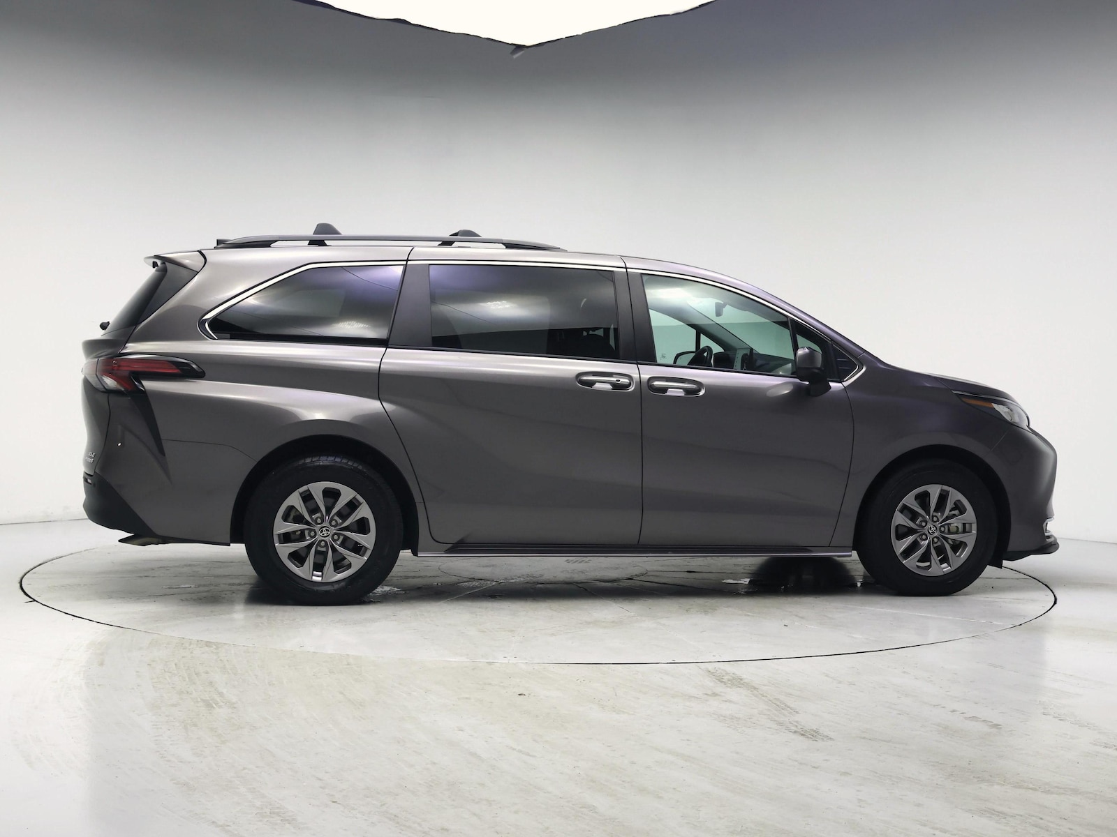 2022 Toyota Sienna XLE - Photo 8