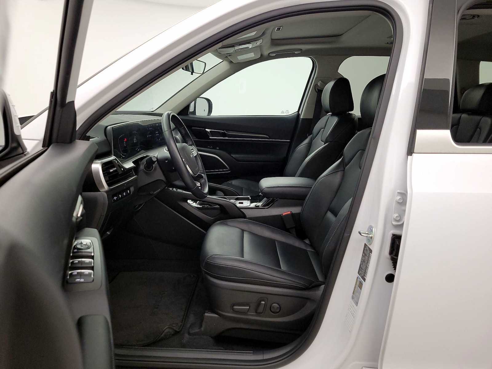 2025 Kia Telluride S - Photo 12