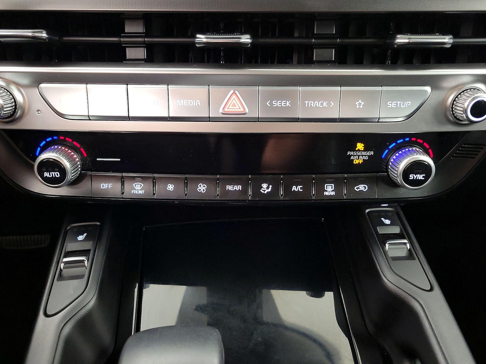 2025 Kia Telluride S - Photo 17