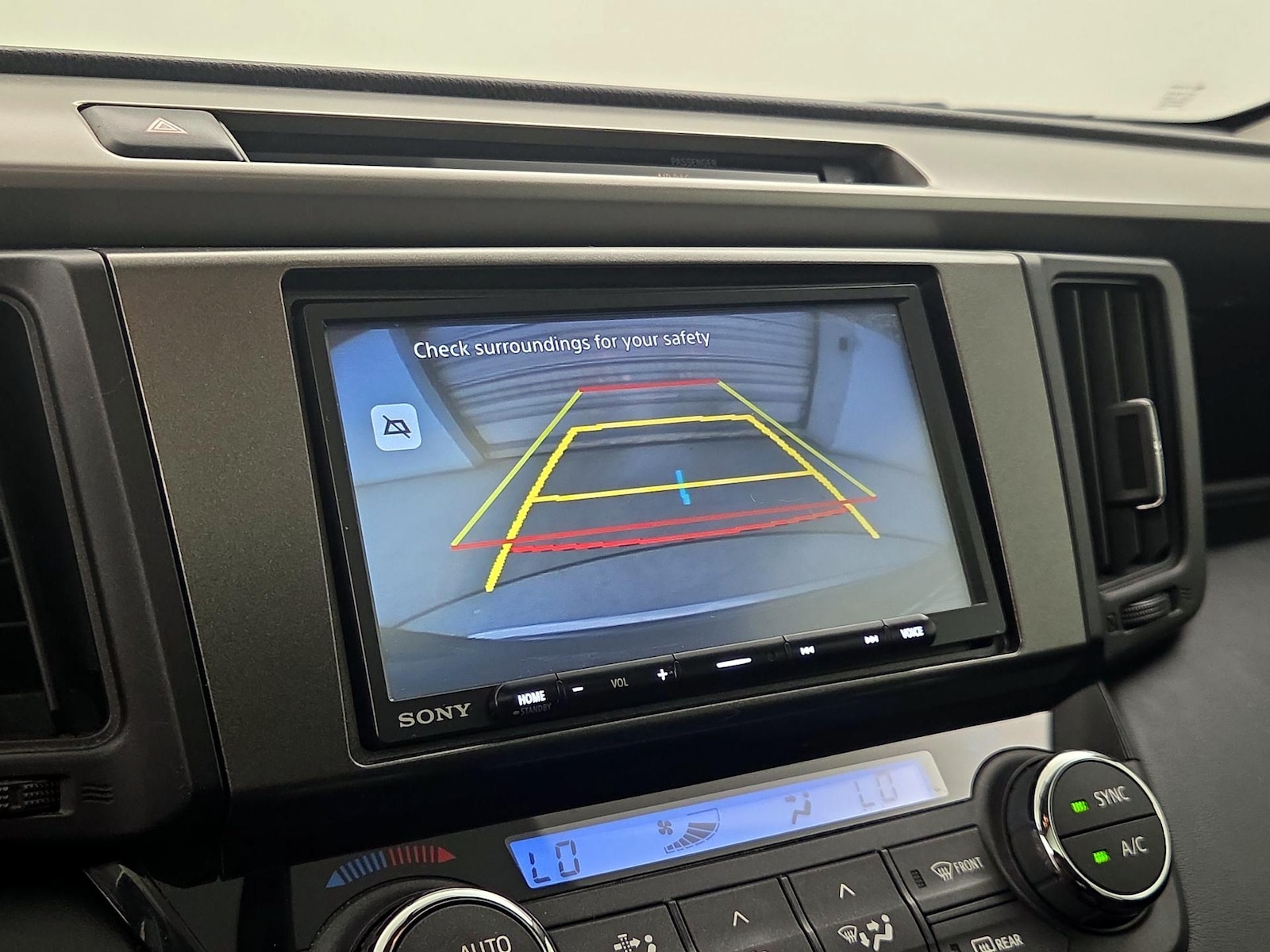 2016 Toyota RAV4 XLE - Photo 6