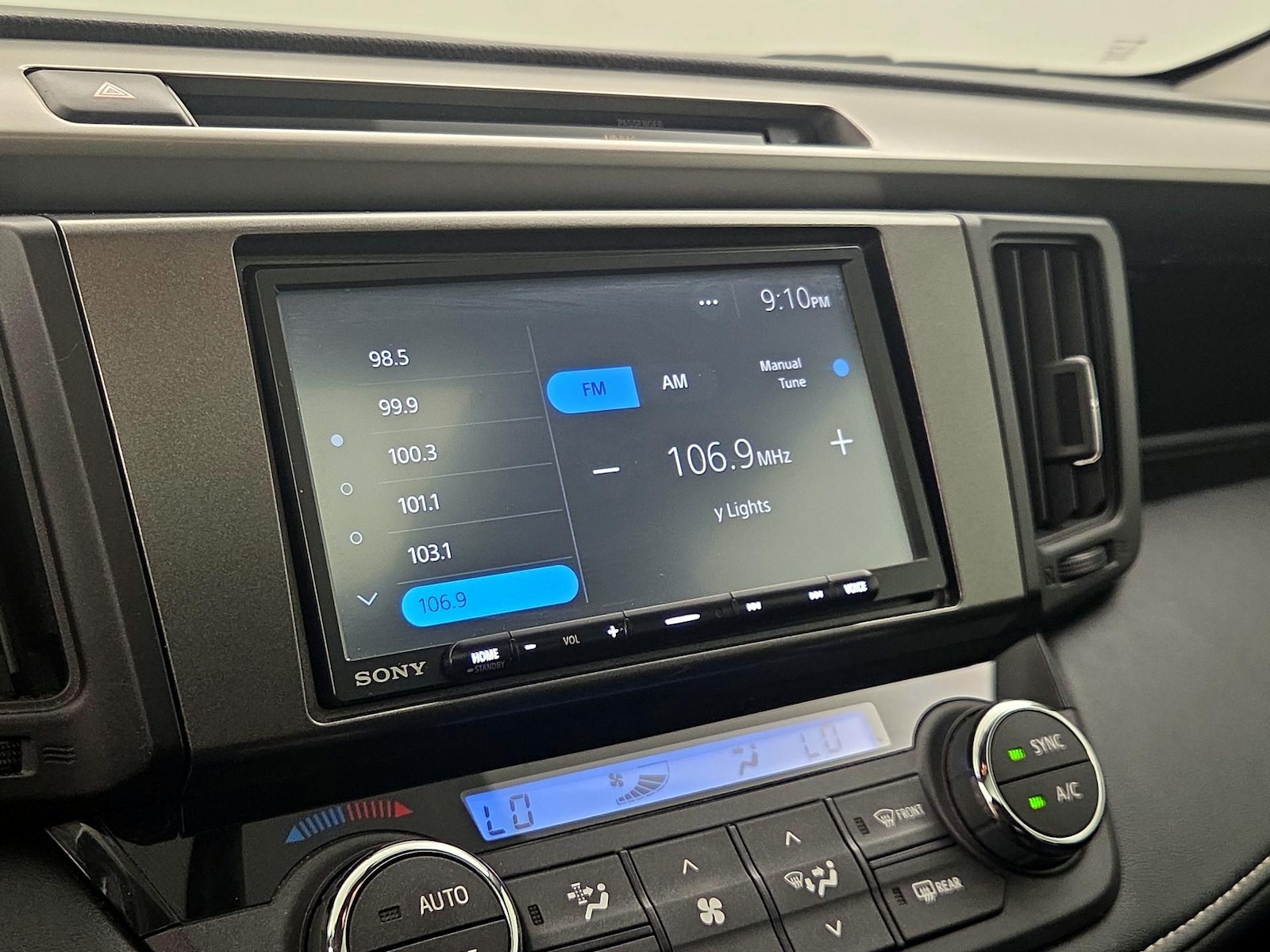 2016 Toyota RAV4 XLE - Photo 7