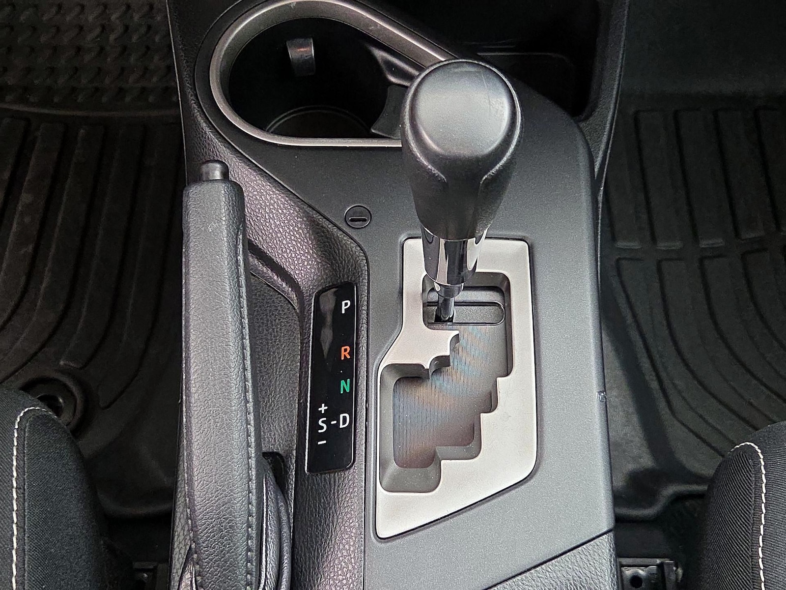 2016 Toyota RAV4 XLE - Photo 9