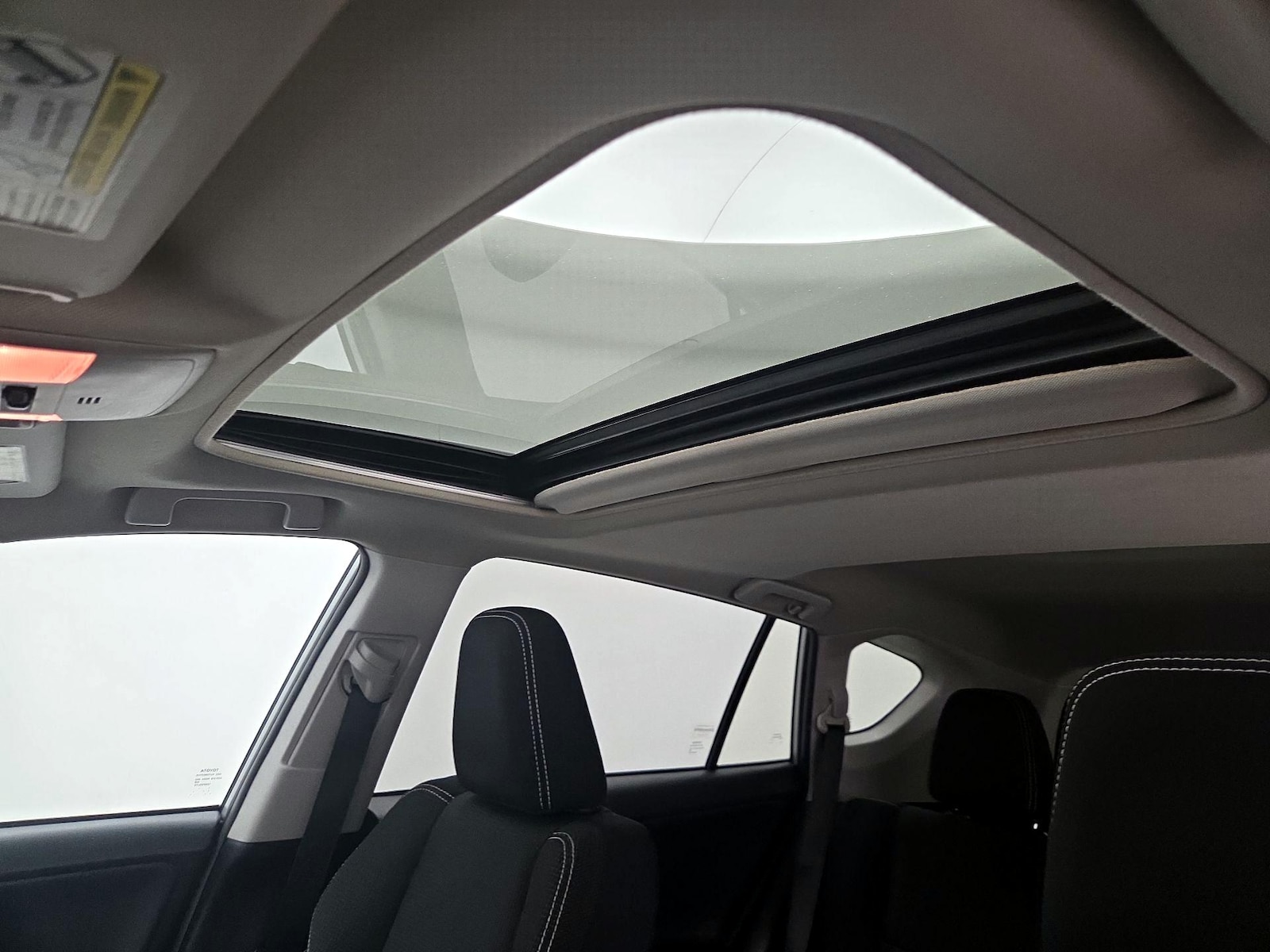 2016 Toyota RAV4 XLE - Photo 11