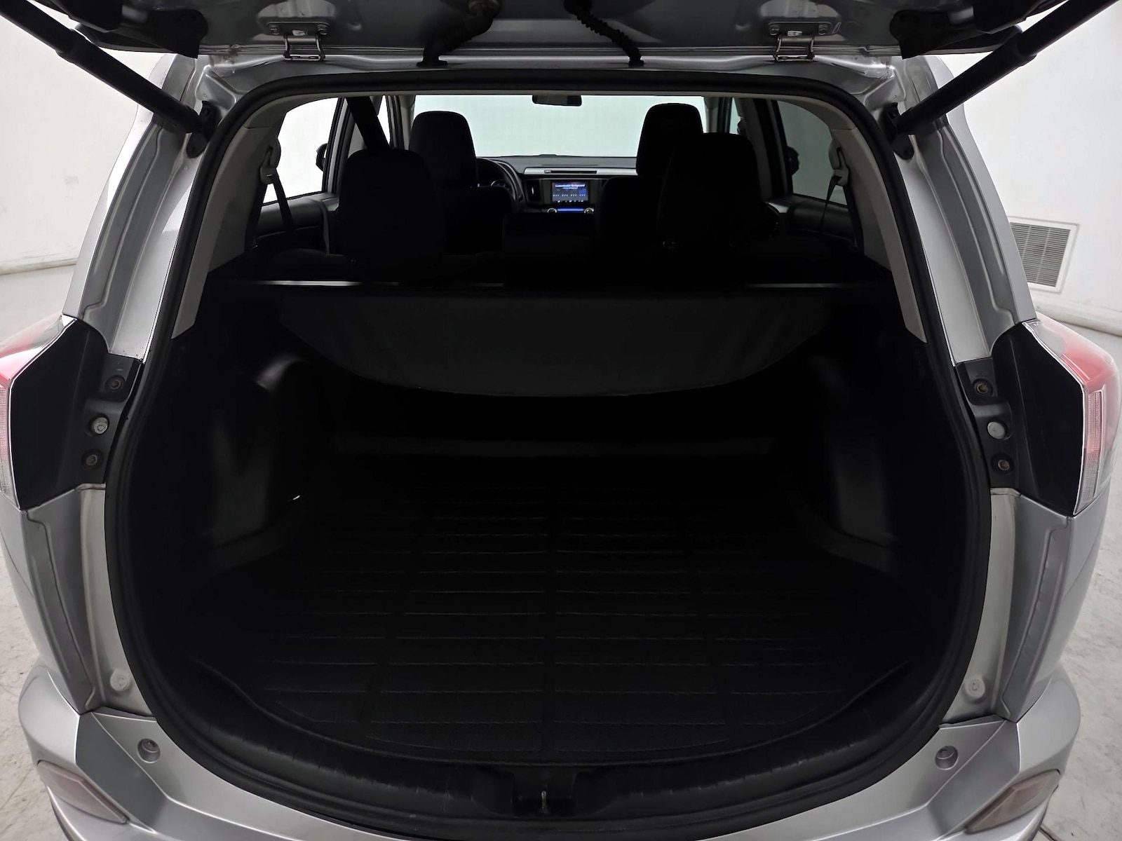 2016 Toyota RAV4 XLE - Photo 13