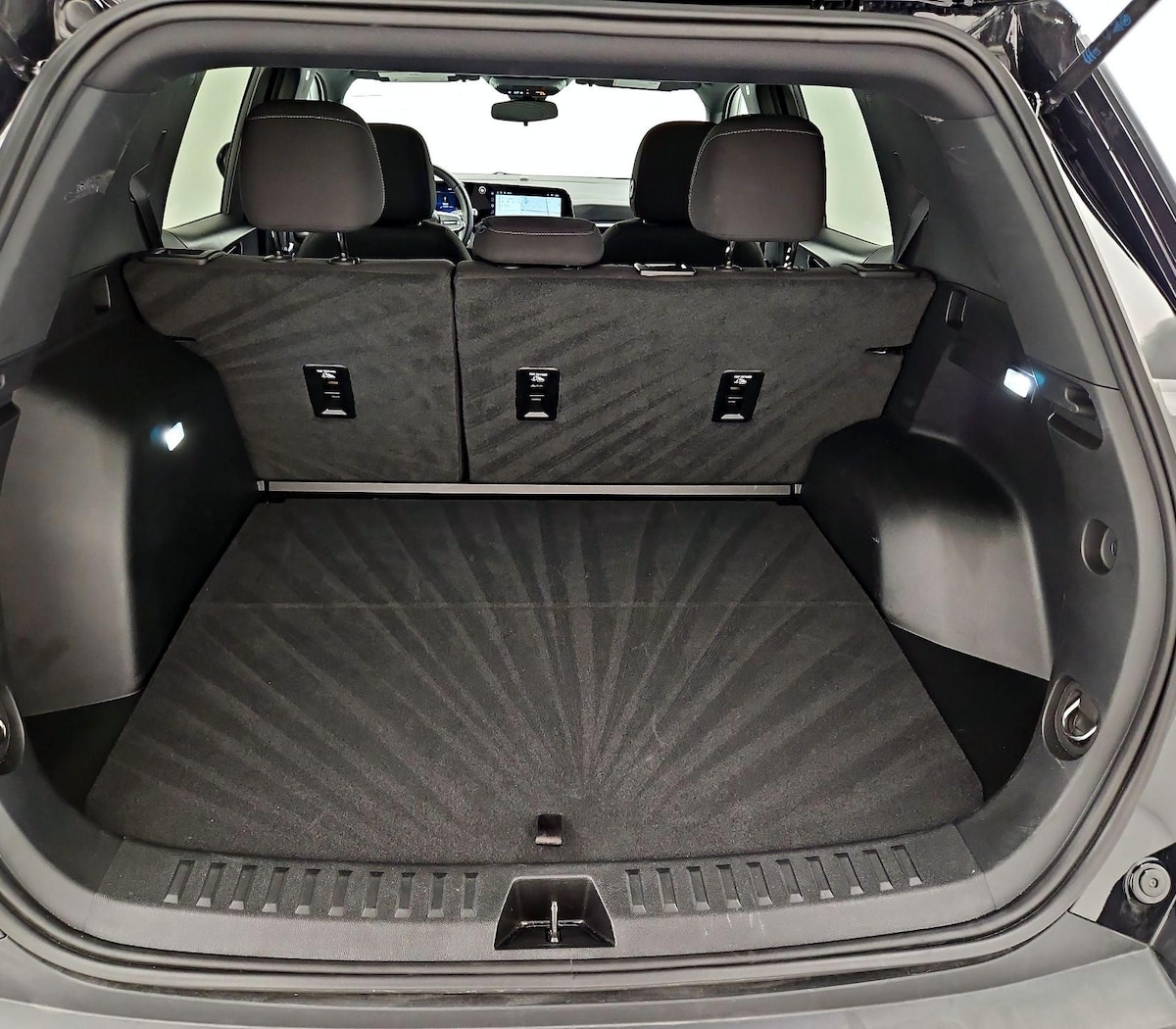 Trunk/Cargo (Seats Up)