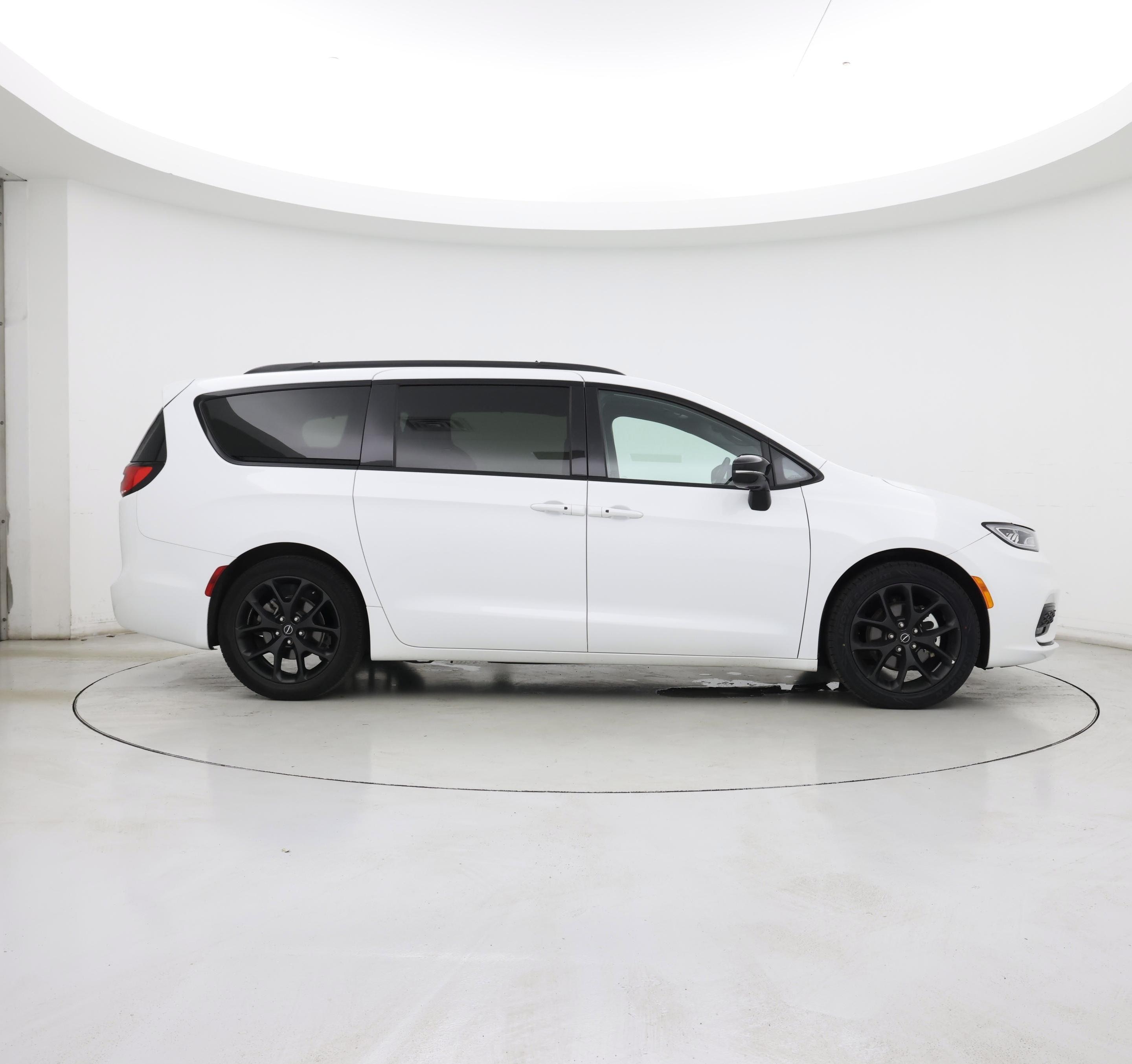 Thumbnail: 2025 Chrysler Pacifica - 7