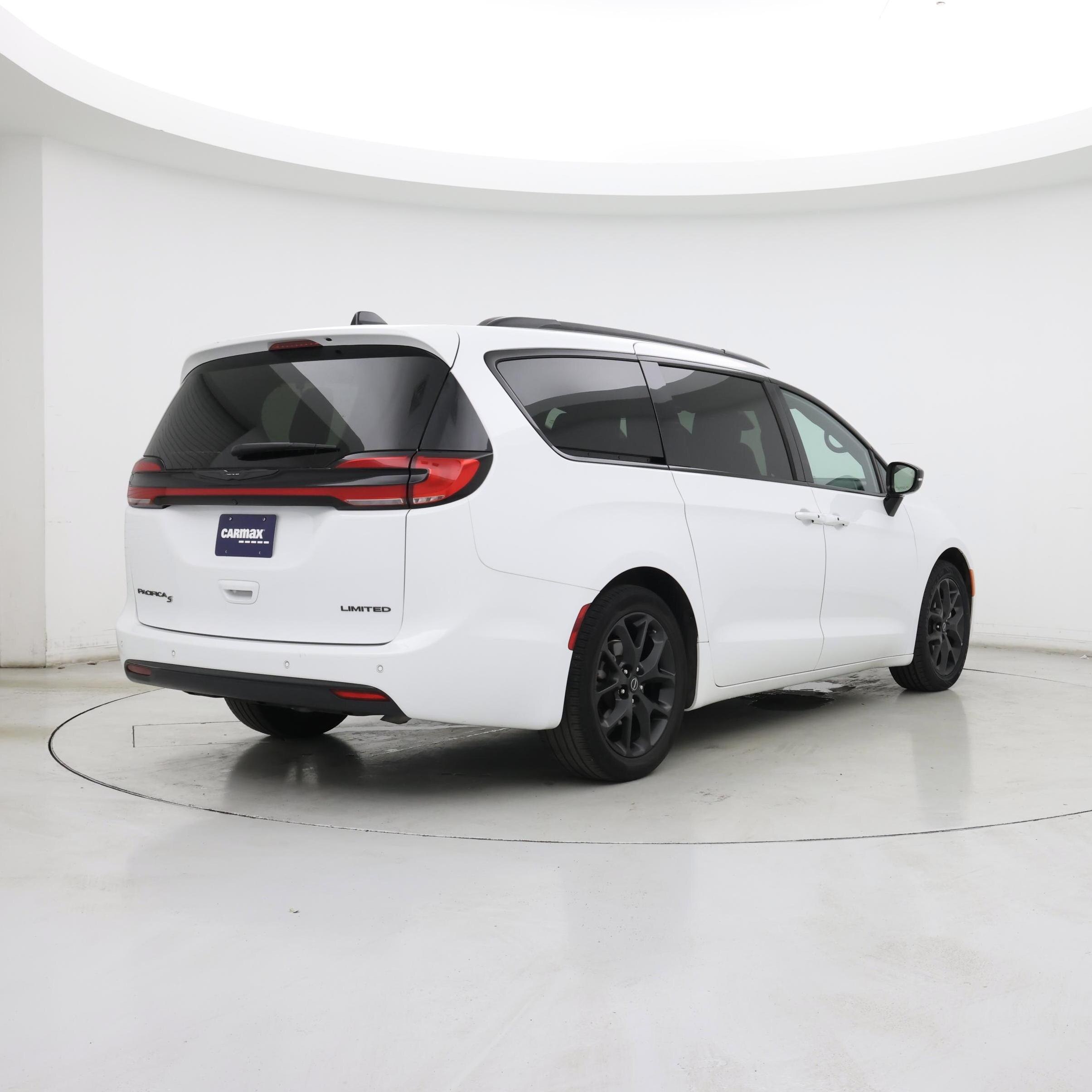 Thumbnail: 2025 Chrysler Pacifica - 8