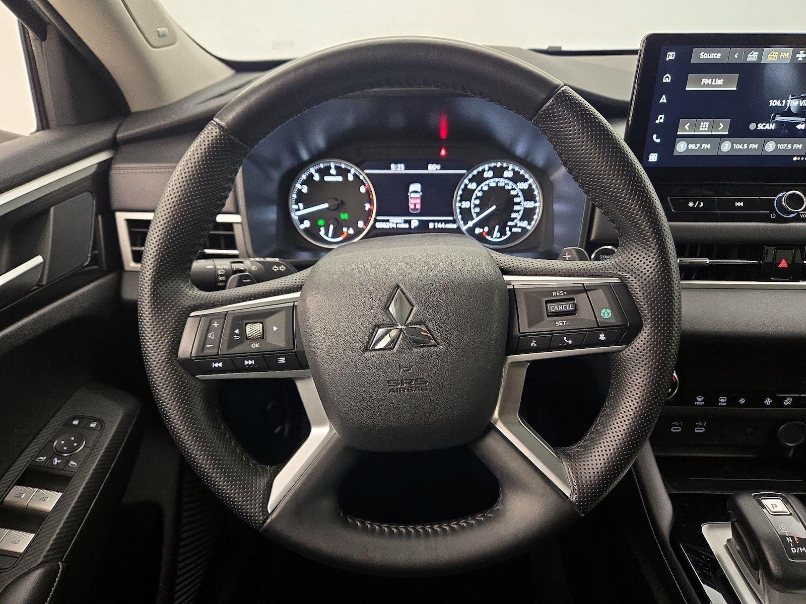 2025 Mitsubishi Outlander SE - Photo 11