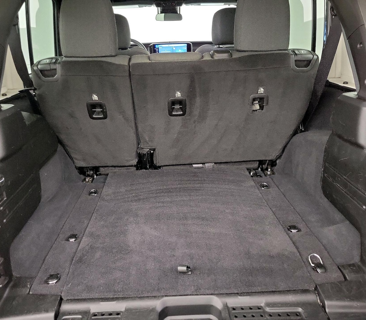 Trunk/Cargo (Seats Up)