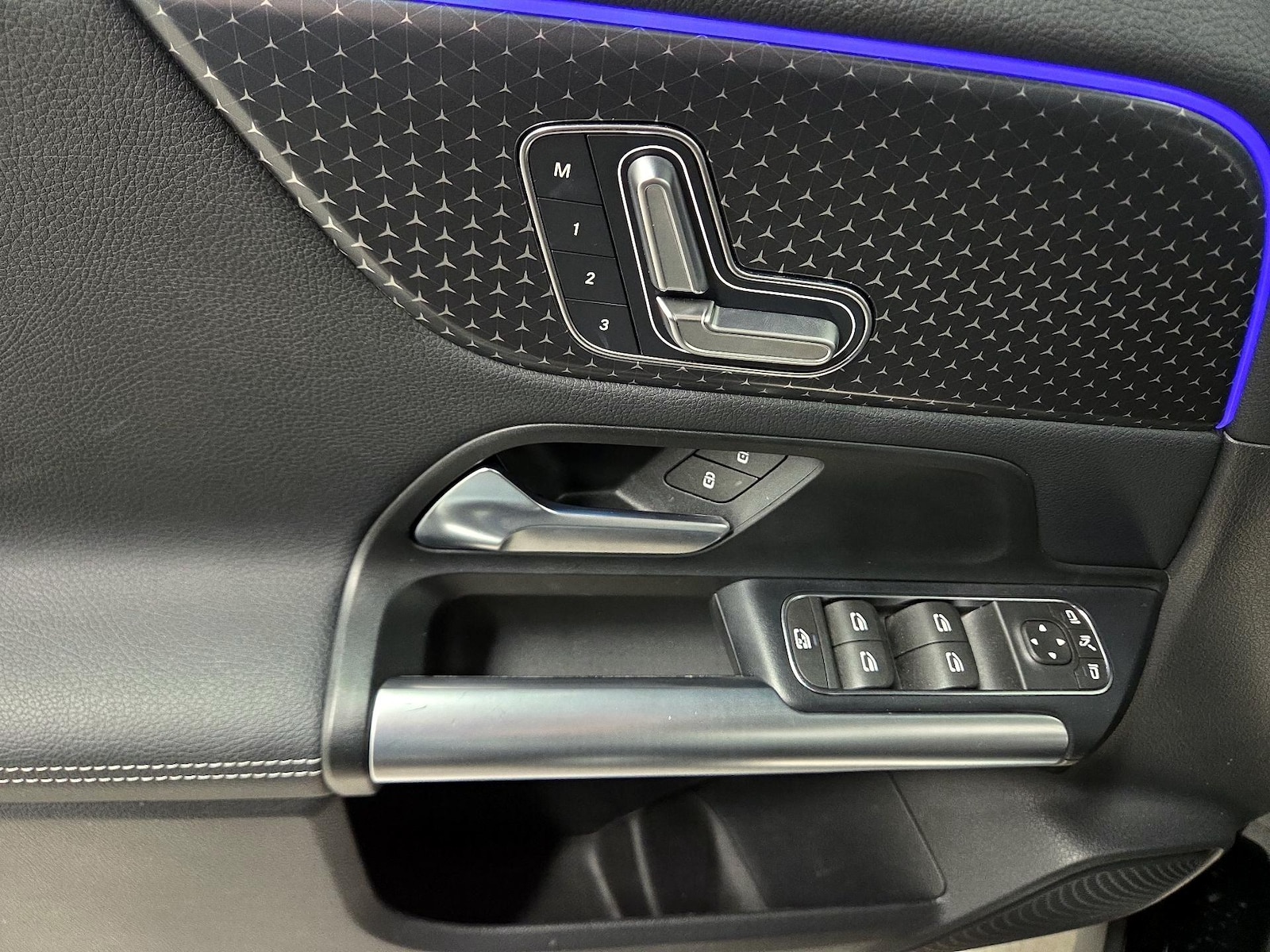 2025 Mercedes-Benz GLA GLA250 - Photo 11