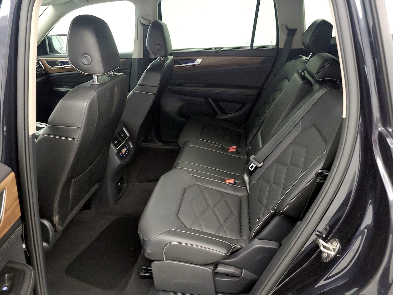 2025 Volkswagen Atlas SE w/Tech - Photo 20