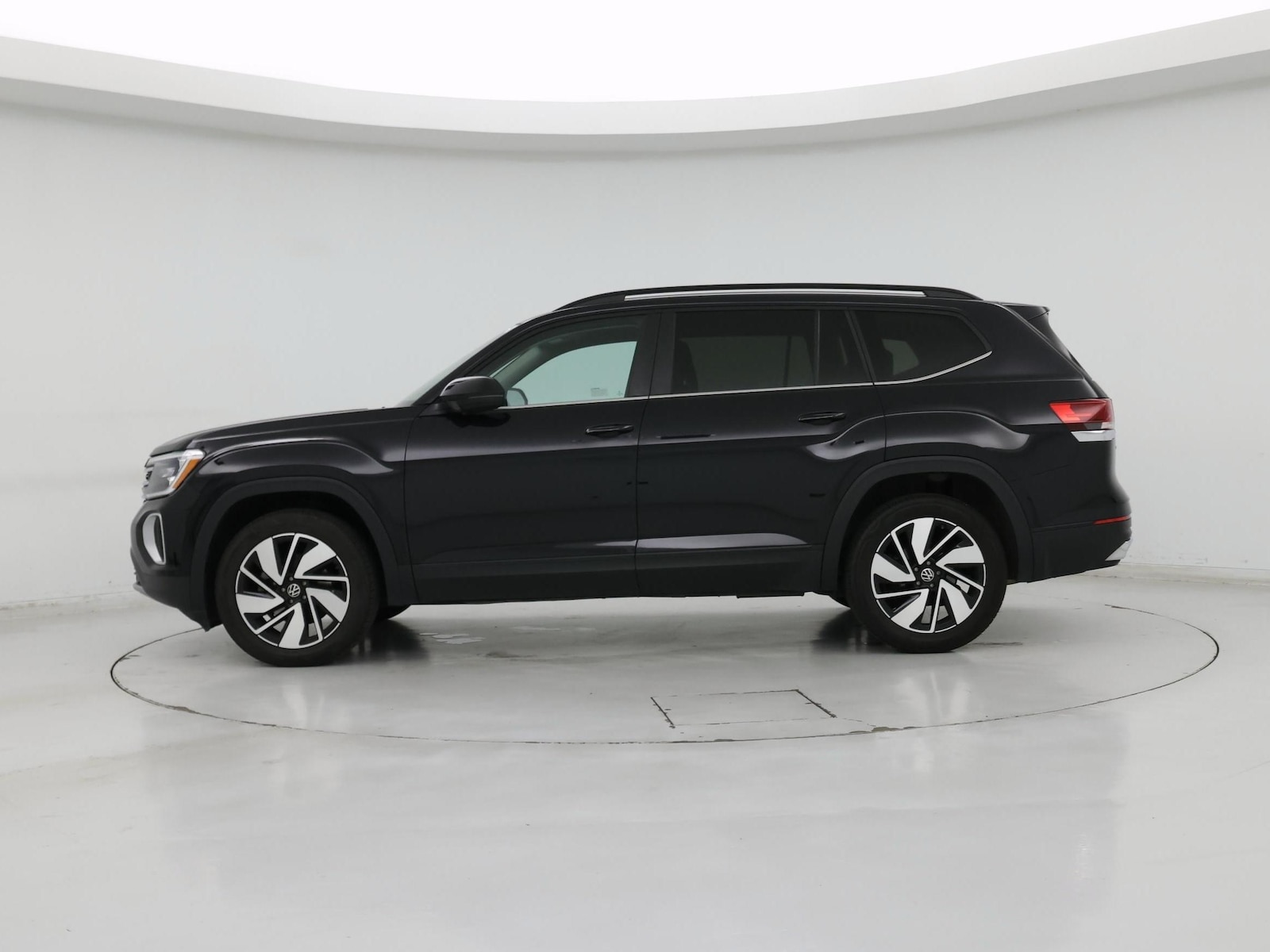 2025 Volkswagen Atlas SE w/Tech - Photo 4