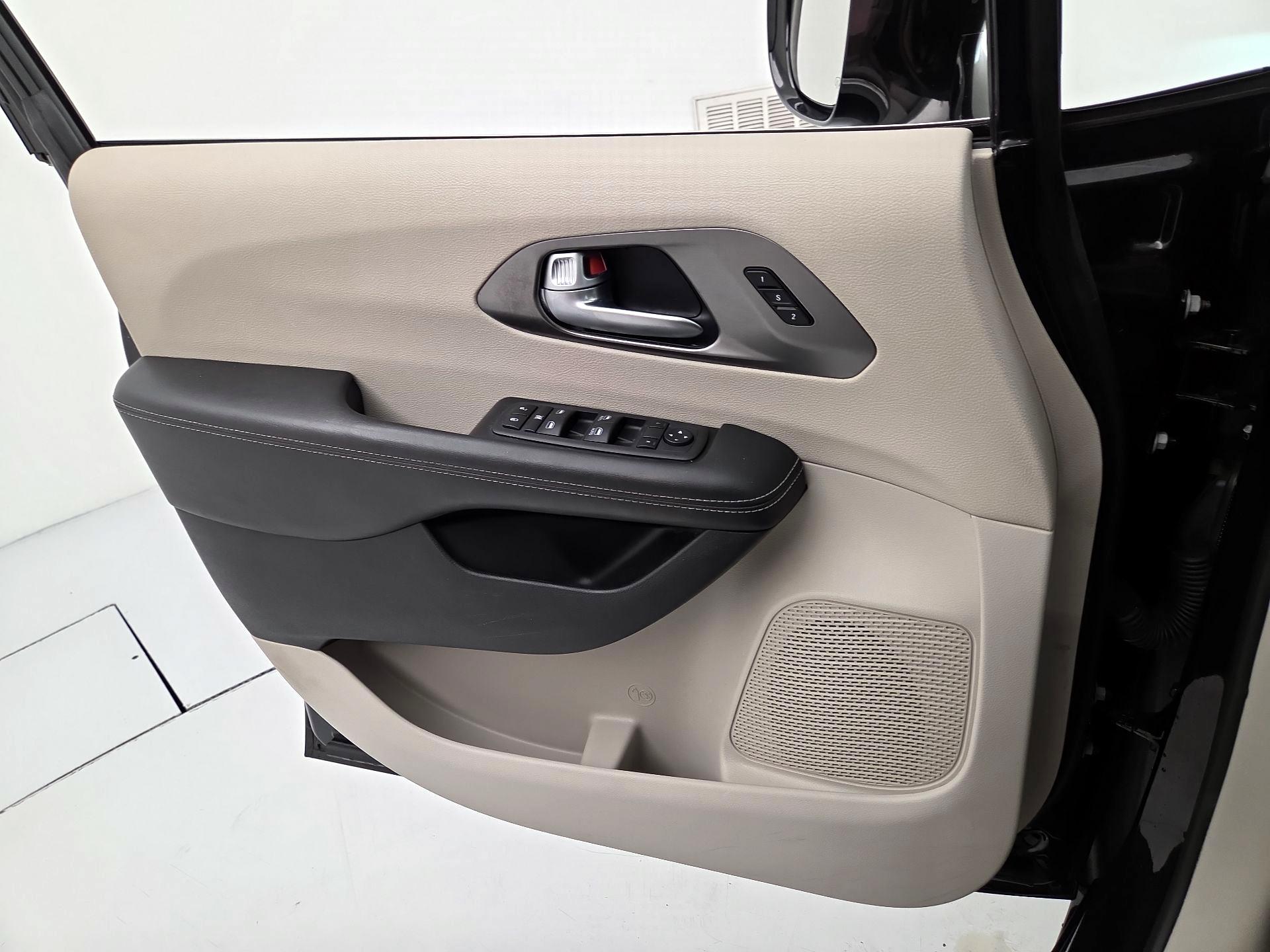 Thumbnail: 2024 Chrysler Pacifica - 12
