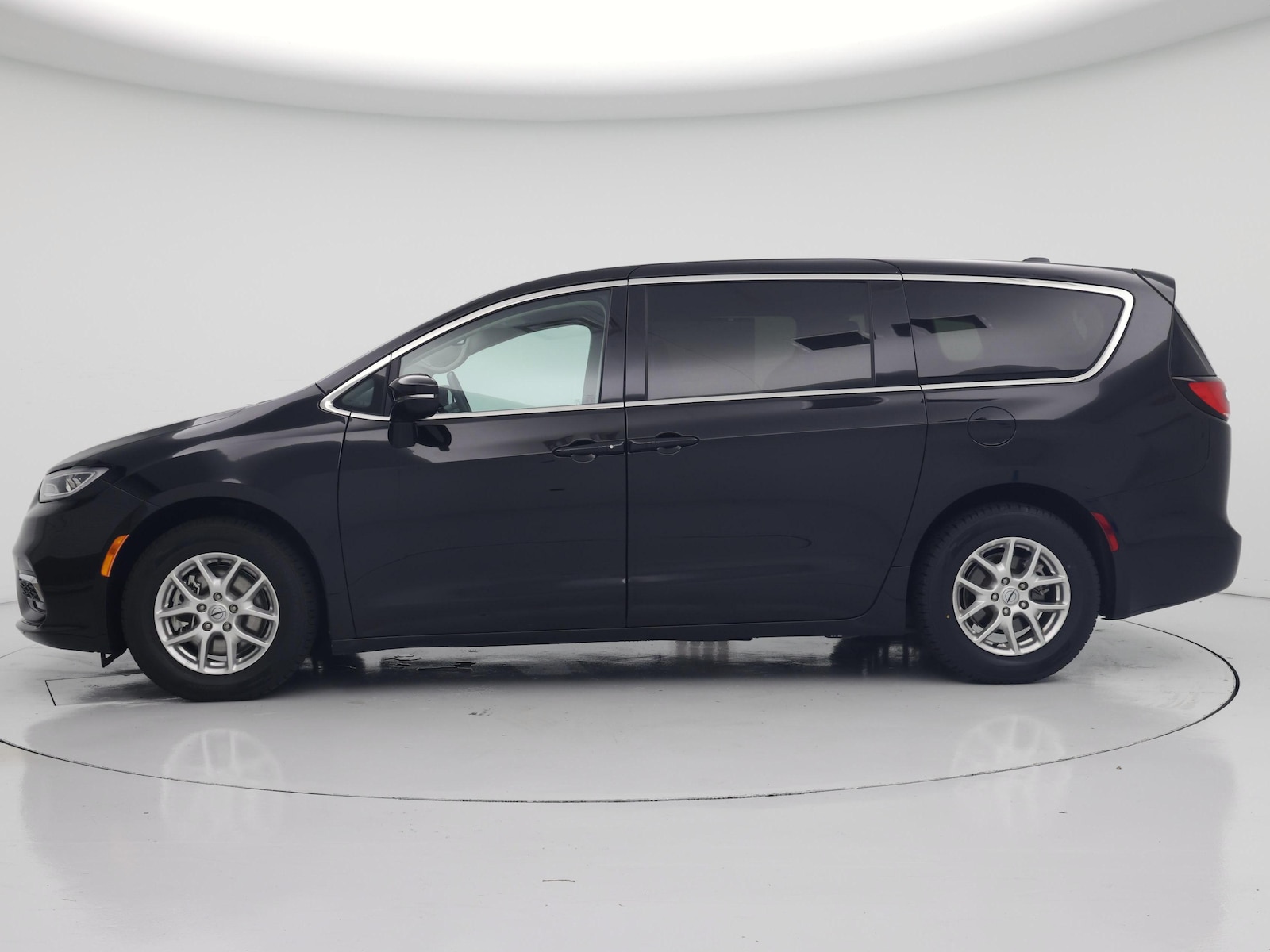 2024 Chrysler Pacifica Touring L - Photo 4