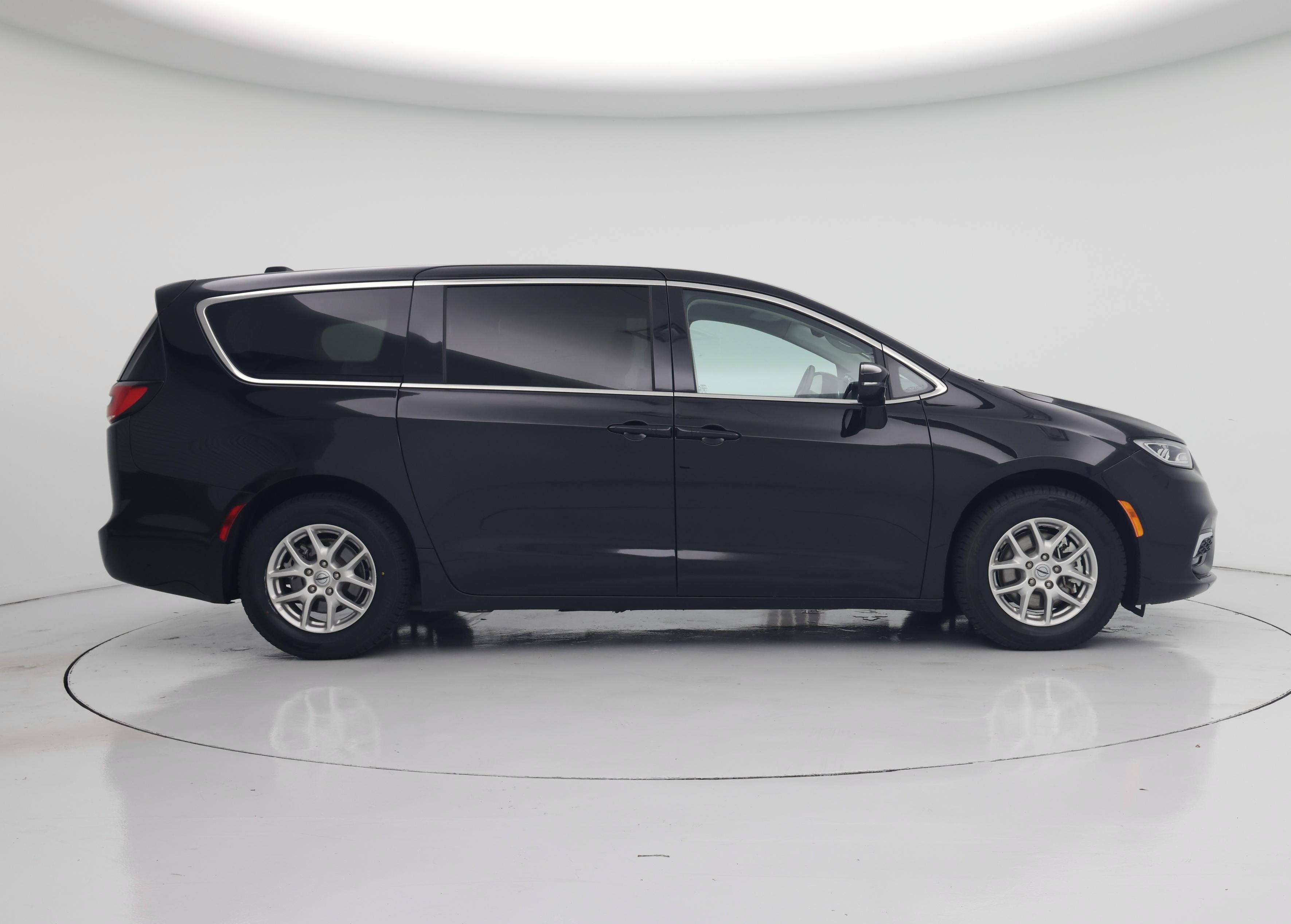 Thumbnail: 2024 Chrysler Pacifica - 7