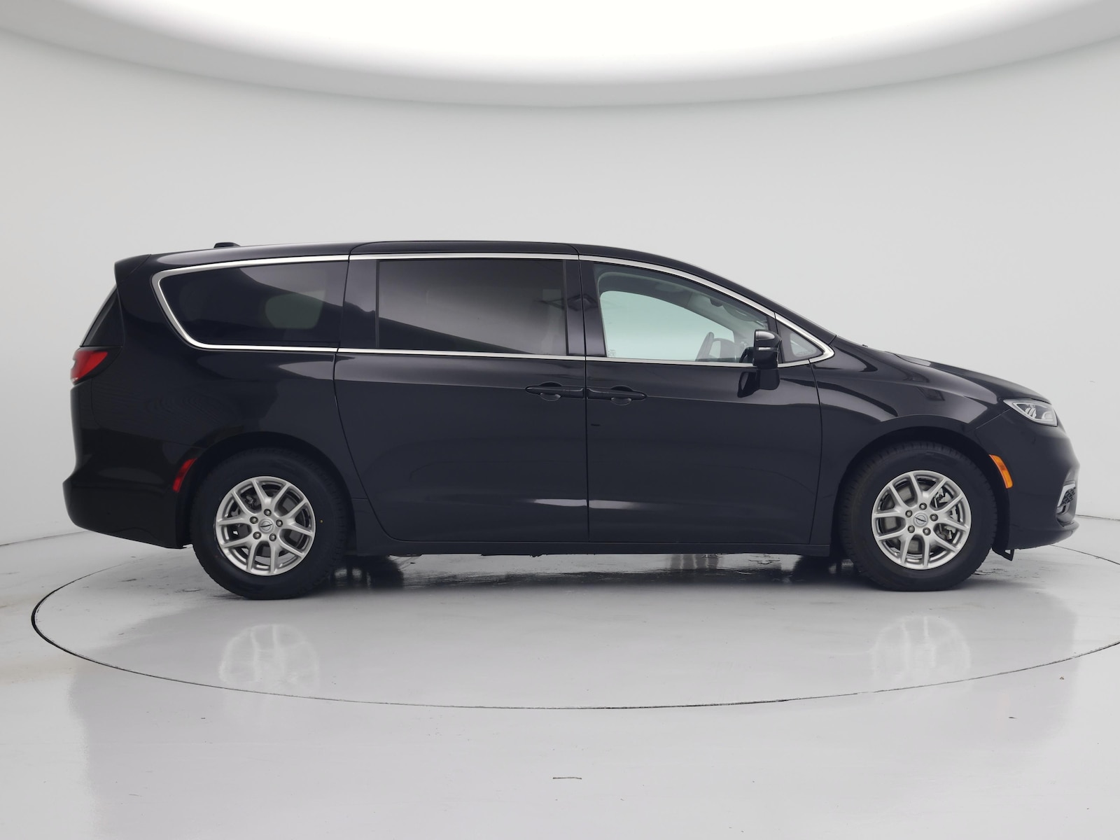 2024 Chrysler Pacifica Touring L - Photo 8
