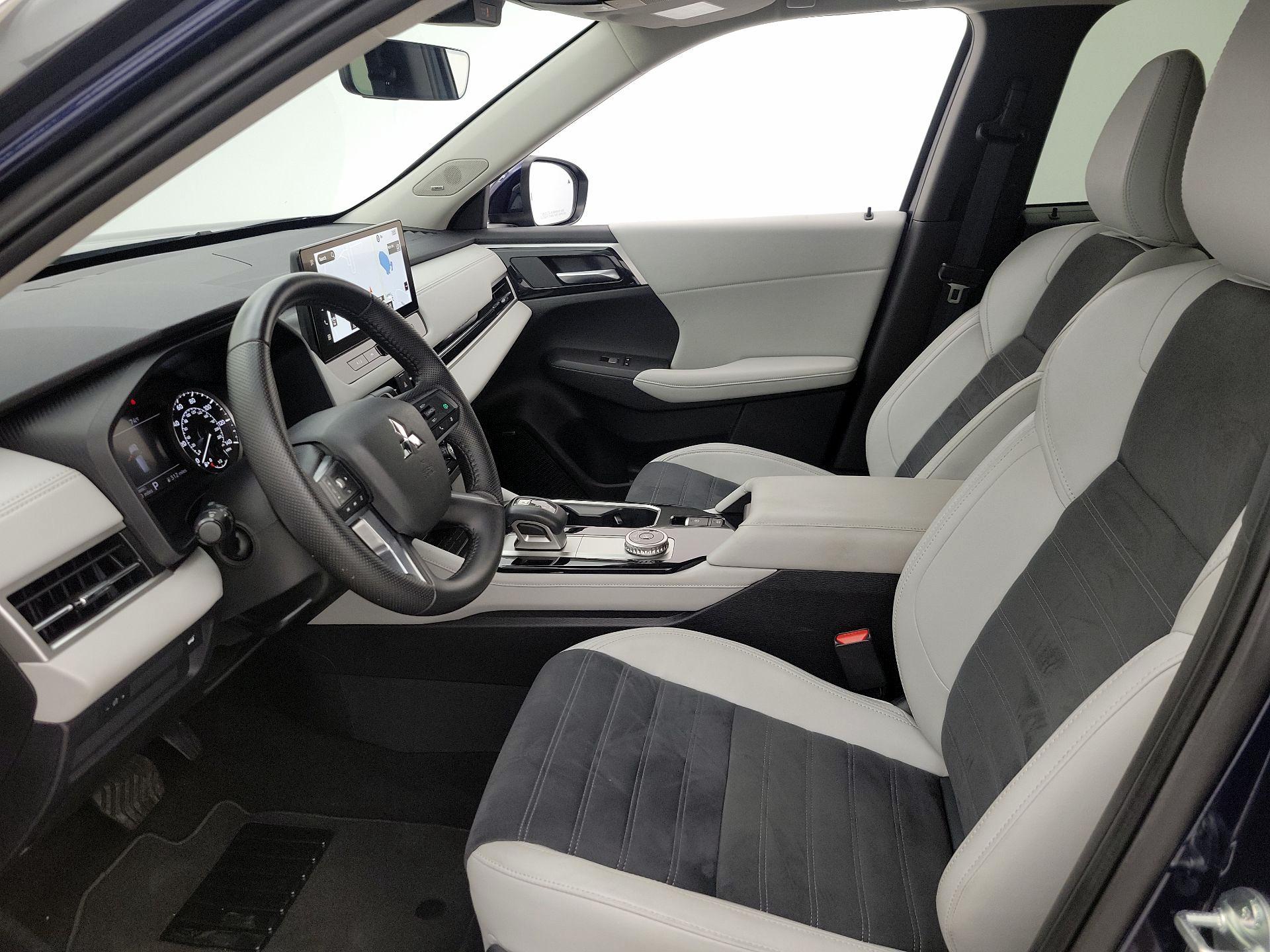 Thumbnail: 2025 Mitsubishi Outlander - 11