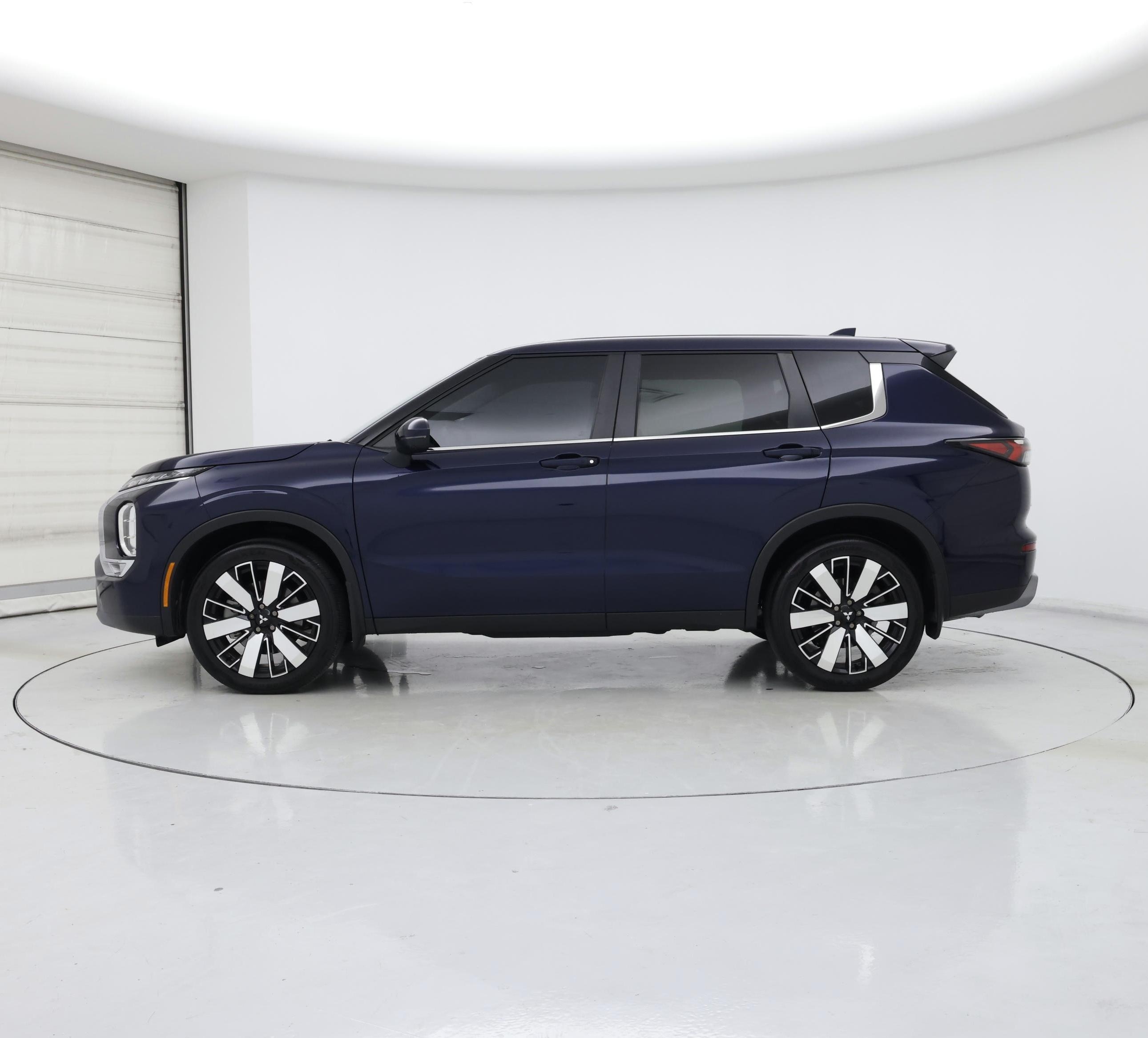 Thumbnail: 2025 Mitsubishi Outlander - 3
