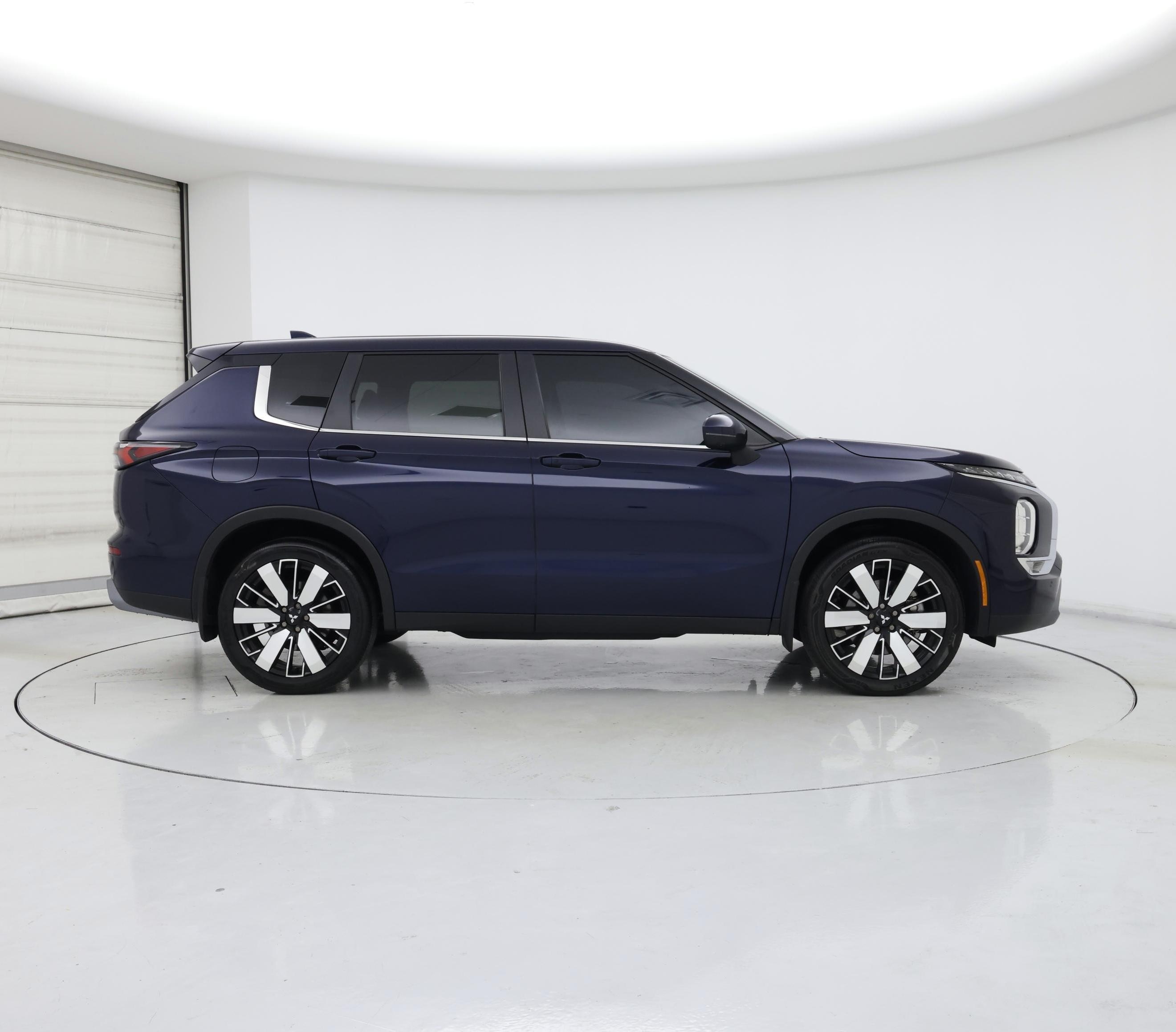 Thumbnail: 2025 Mitsubishi Outlander - 7