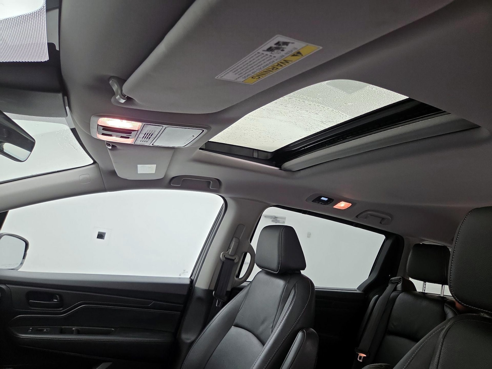 Sunroof(s) & Overhead Airbags