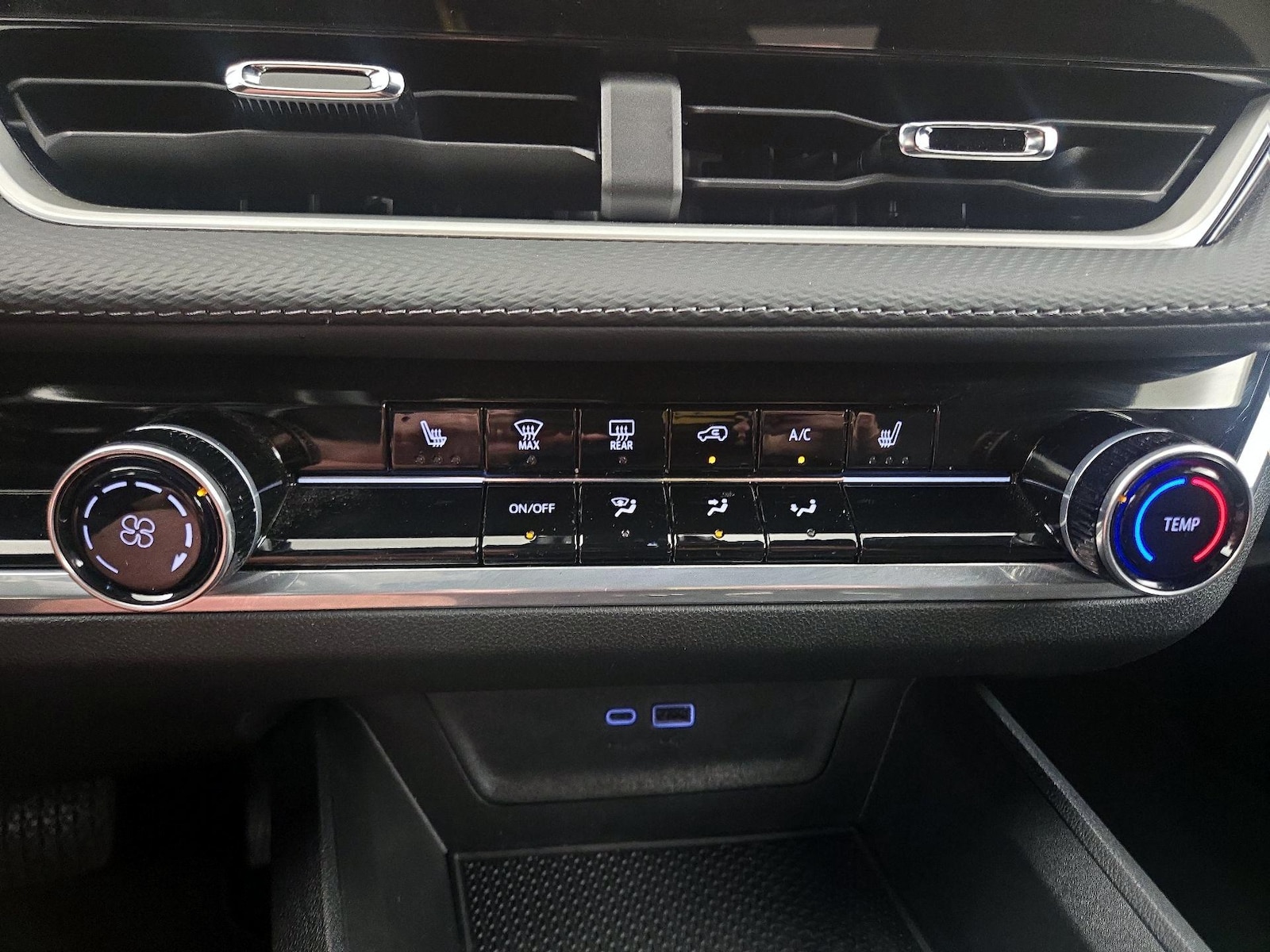 2026 Chevrolet Equinox LT - Photo 18
