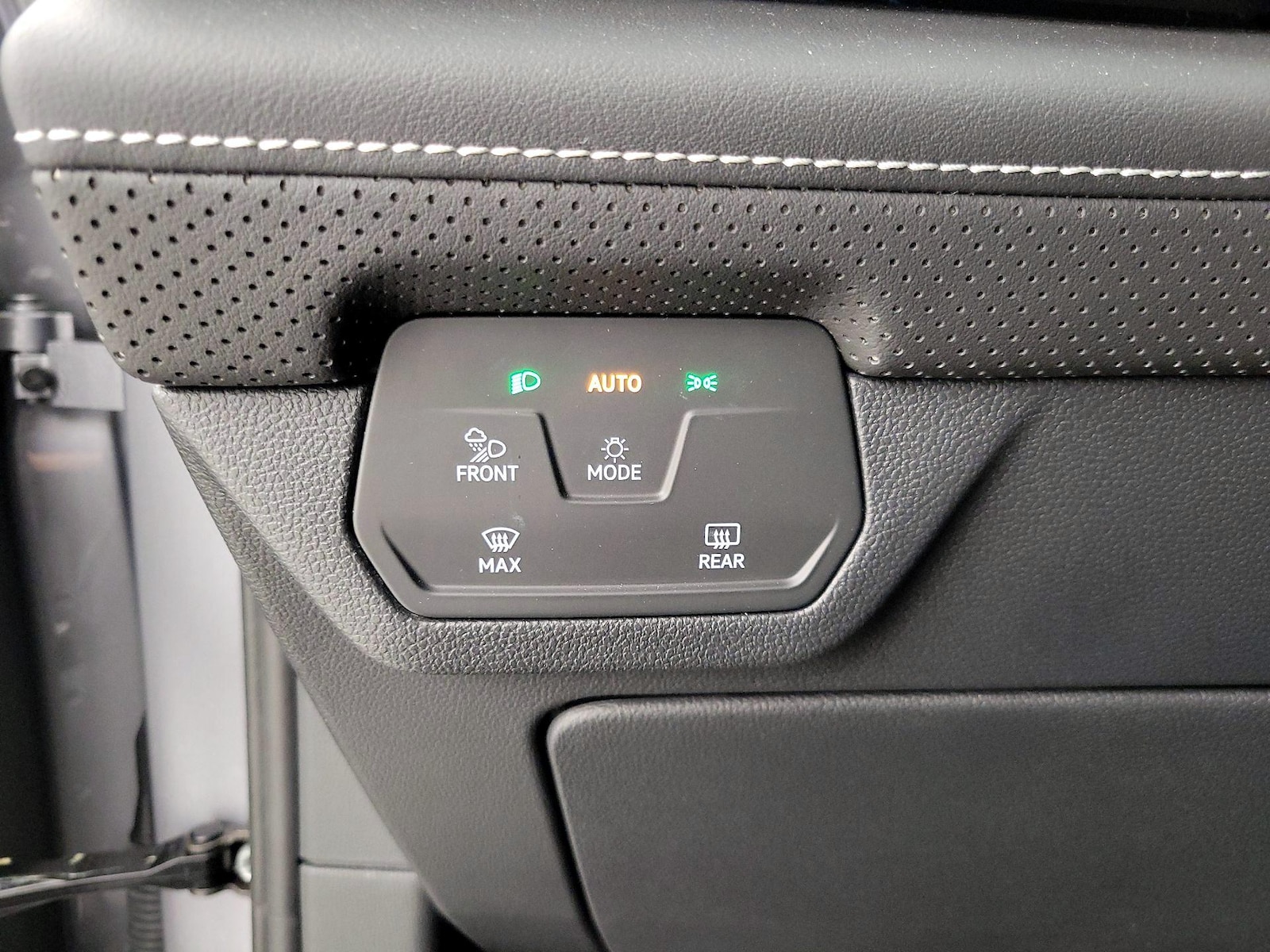2025 Volkswagen Atlas Cross Sport SE w/Tech - Photo 14